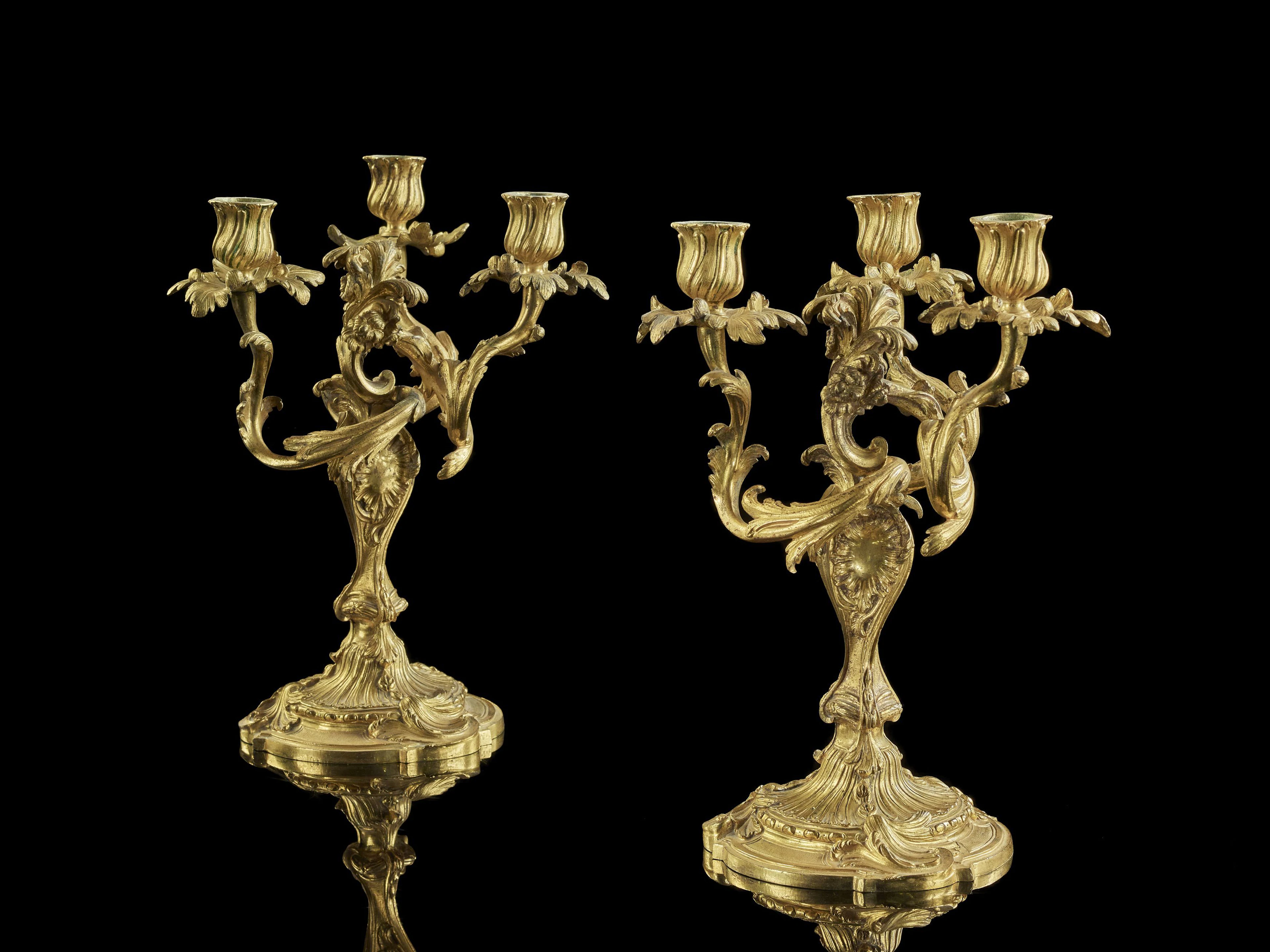 PAIRE DE CANDÉLABRES D'ÉPOQUE LOUIS XV D'après...