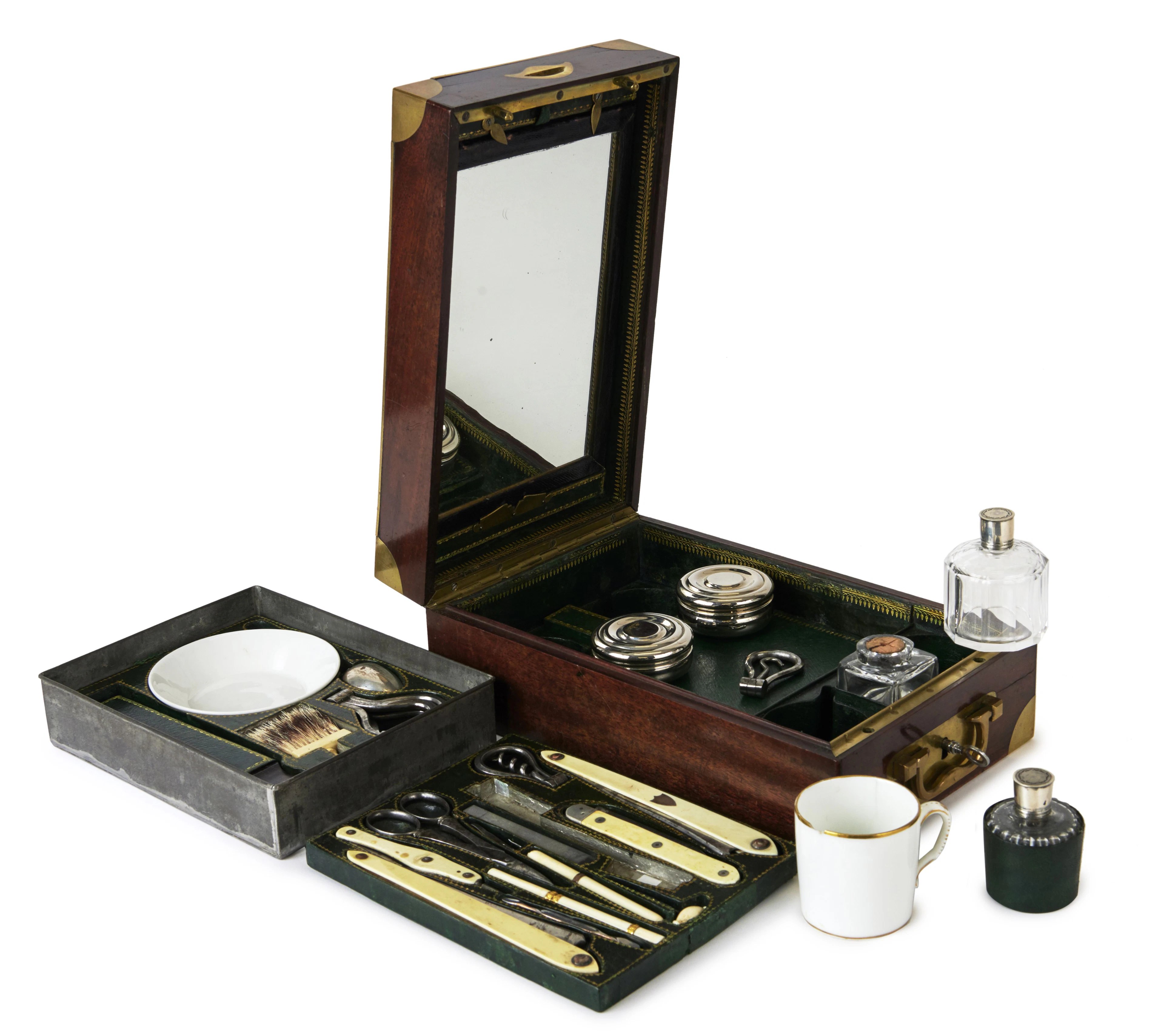 * GRAND COFFRET-NECESSAIRE DE VOYAGE