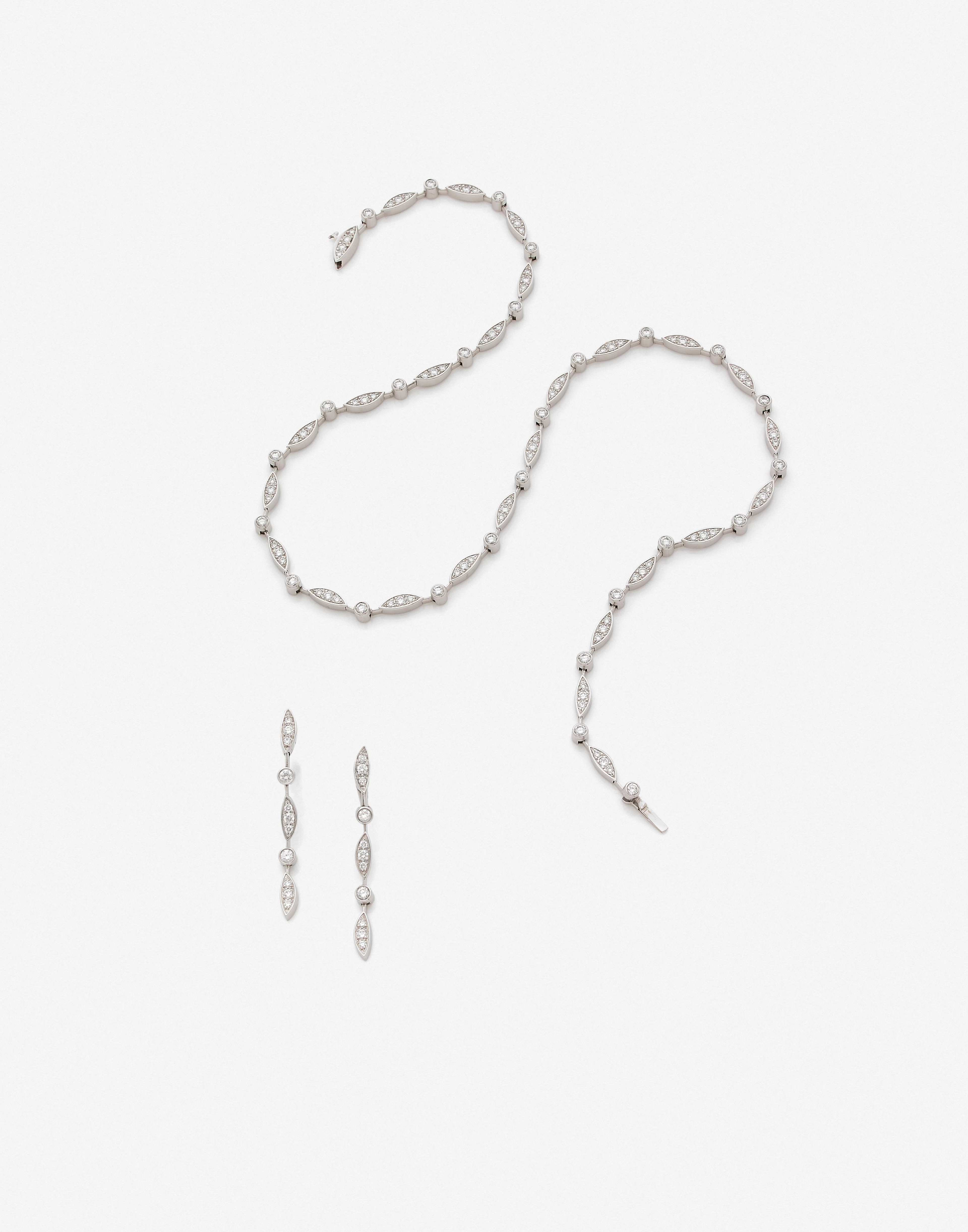 CHAUMET Collier et pendants d'oreilles "Frise" en or et...