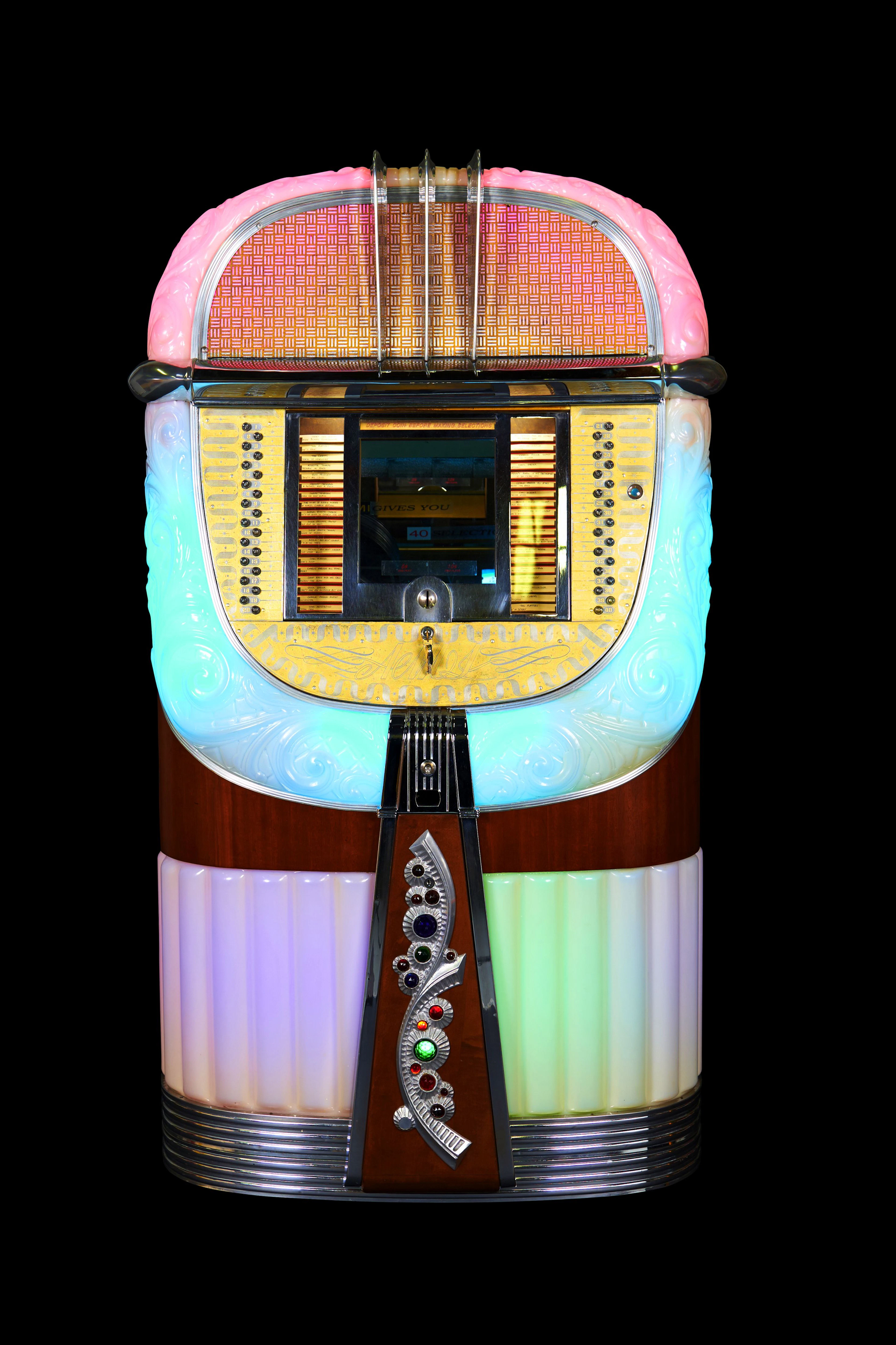 AMI A MOTHER OF PLASTIC - 1946/47 Juke box 78 tours de marque AMI , modele A .