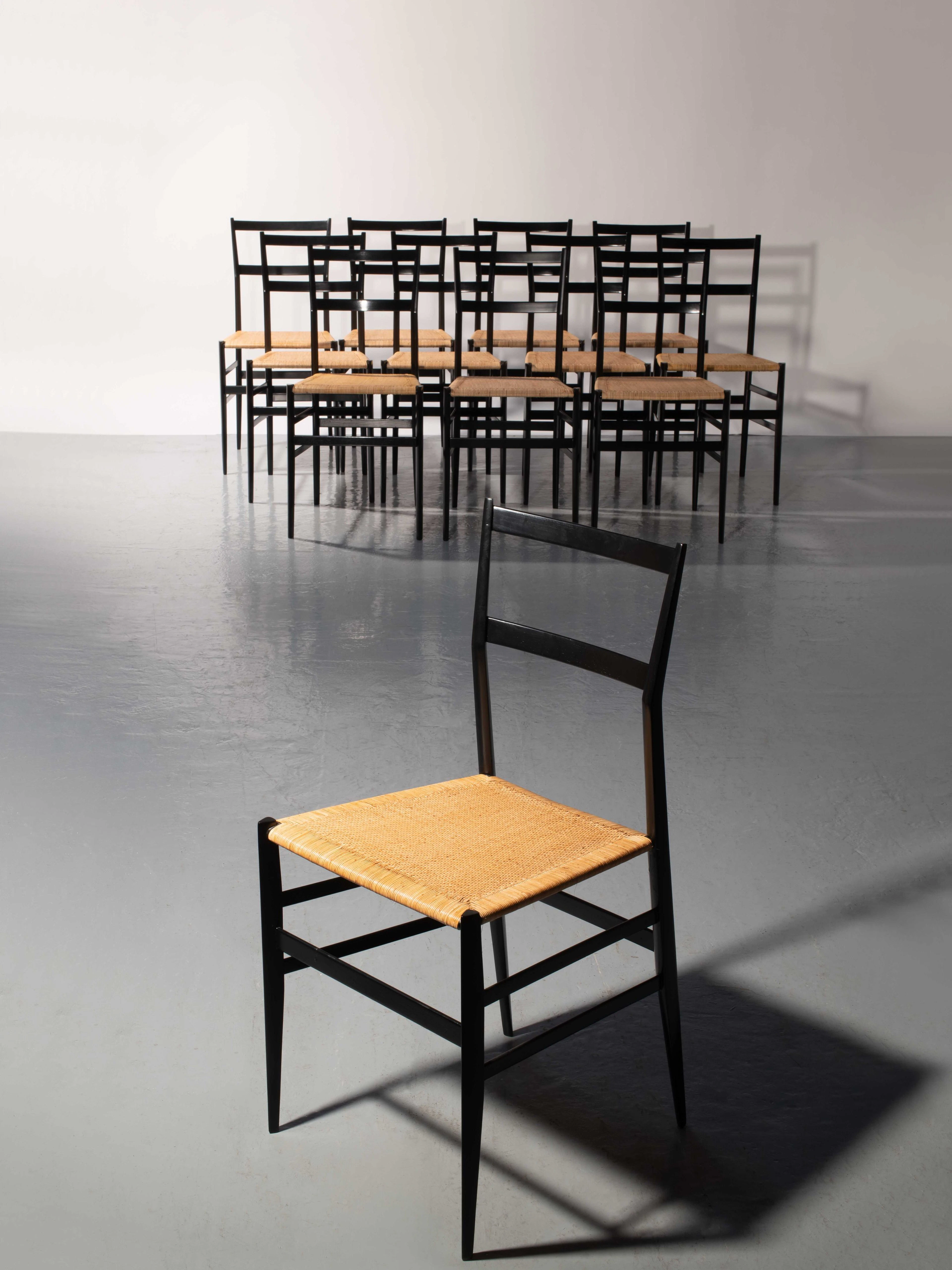 Gio PONTI 1891-1979 Suite de douze chaises «Superleggera» - modèle créé en 1957