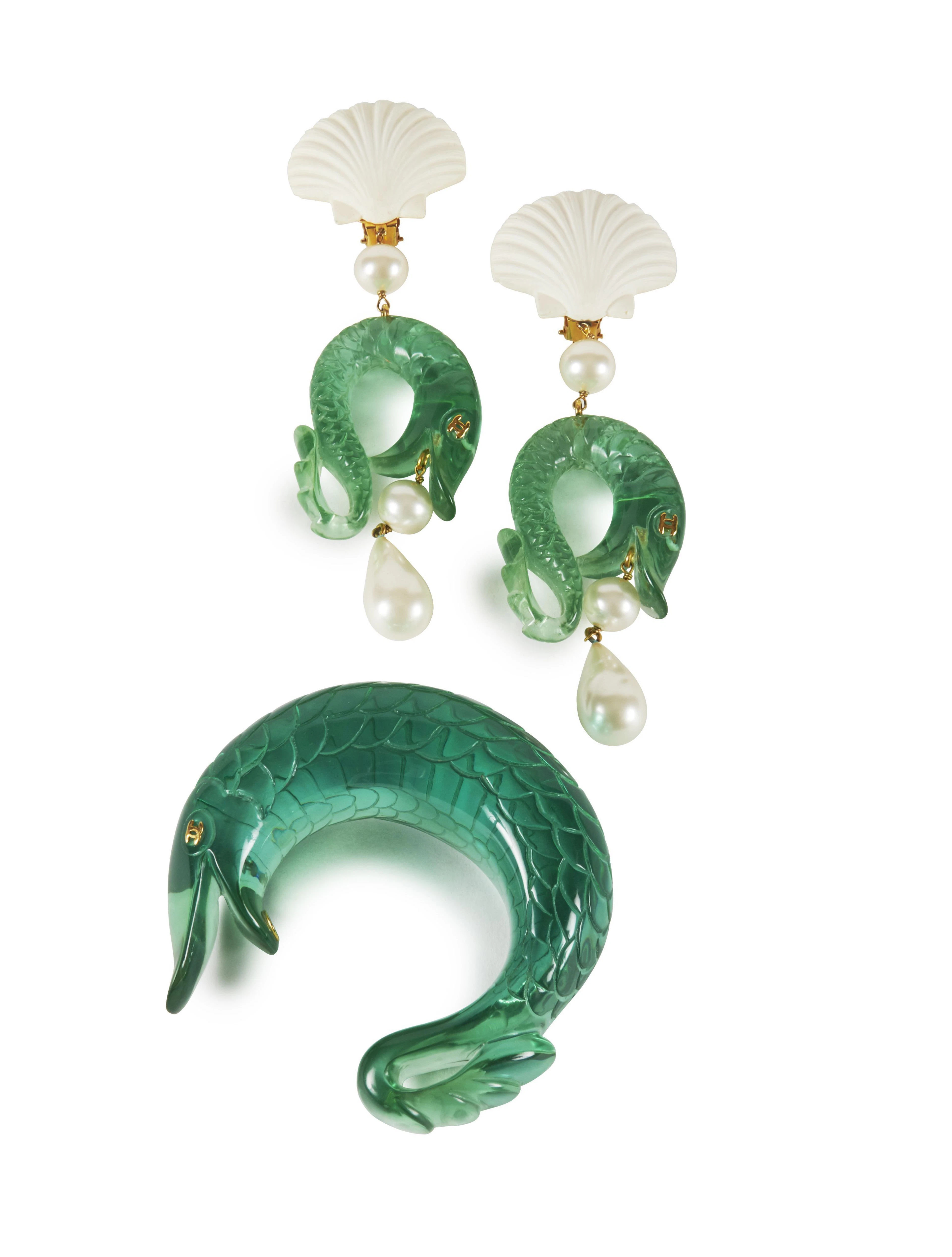 CHANEL (Printemps-été 1990) PARURE en lucite vert d'eau