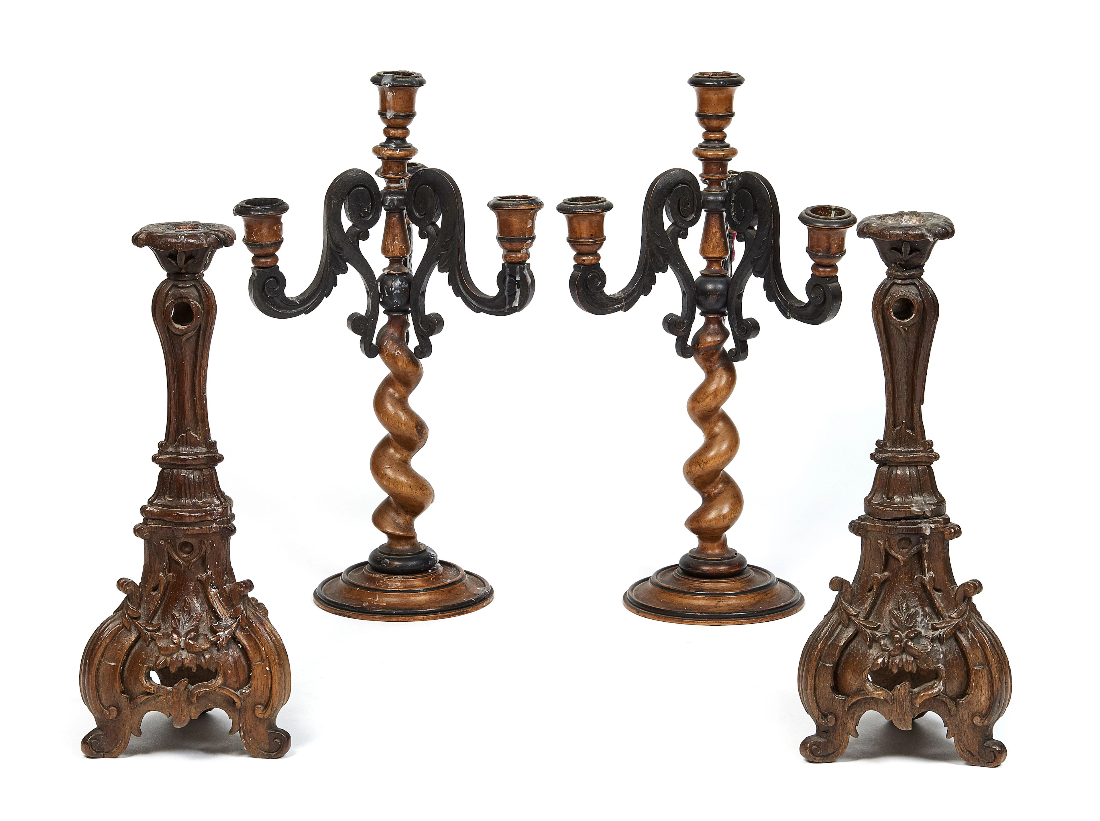 PAIRE DE FLAMBAUX DE STYLE ROCOCO, TRAVAIL MODERNE