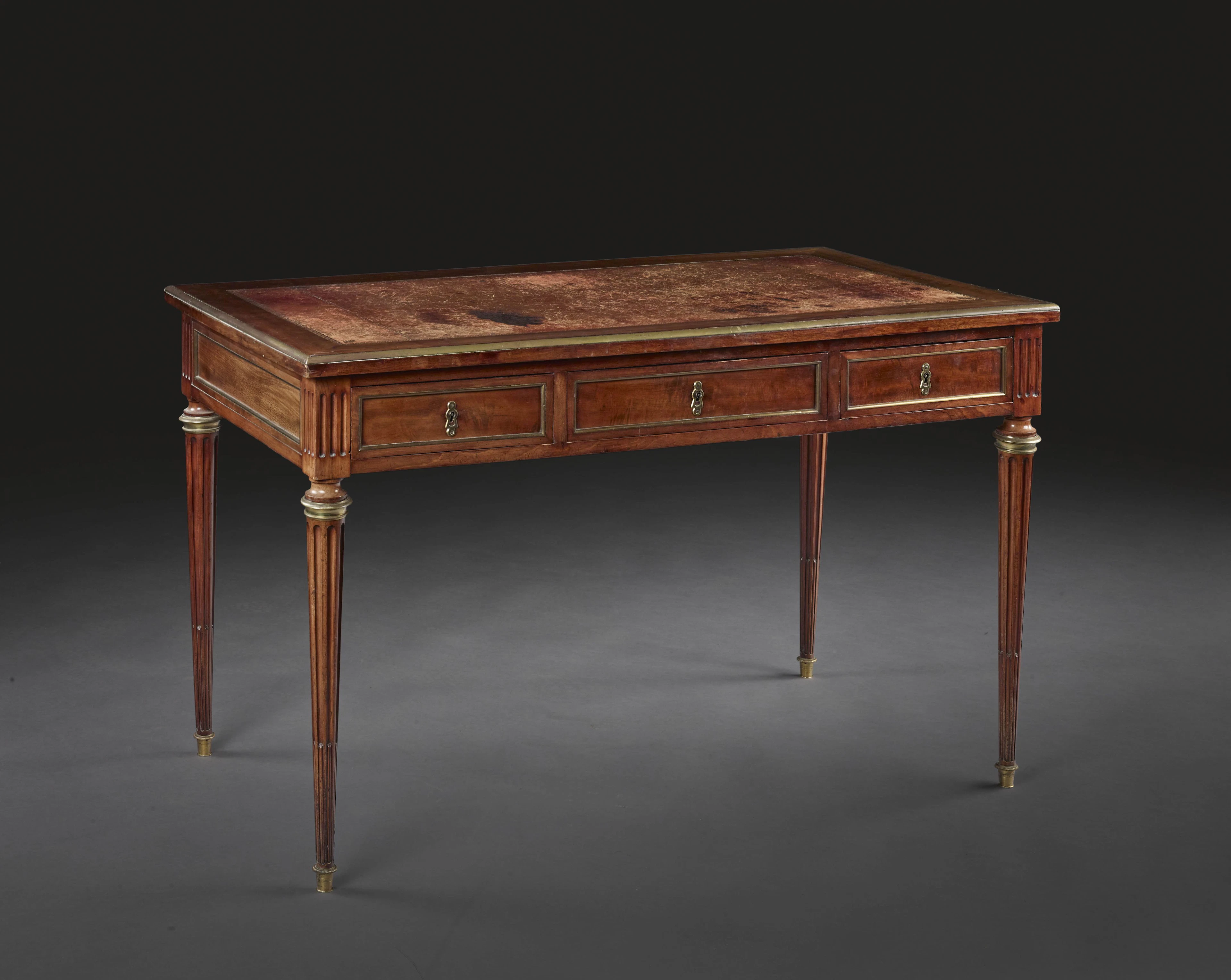 BUREAU PLAT D'ÉPOQUE LOUIS XVI Estampille de Denis Louis Ancellet