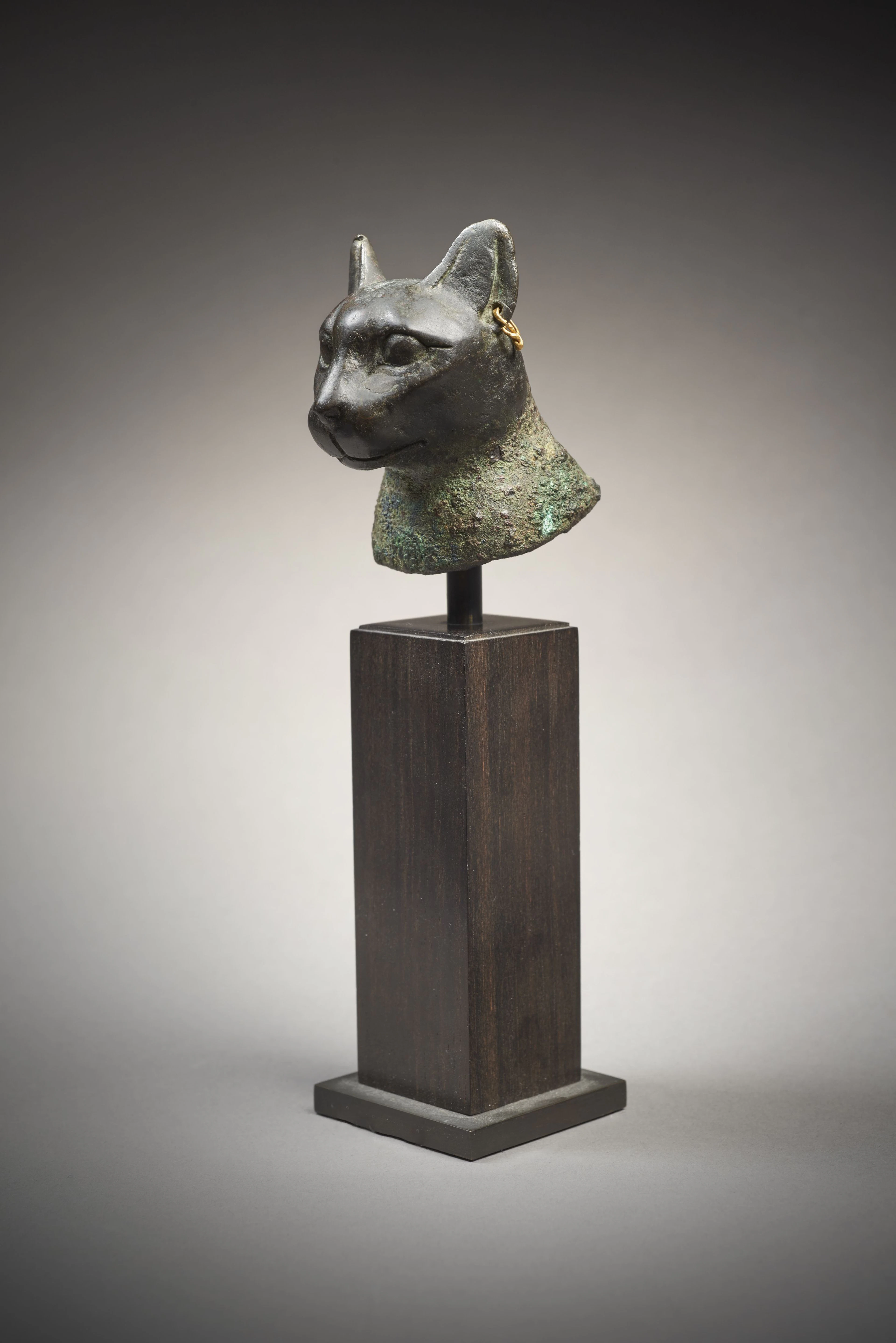 TÊTE DE BASTET EN BRONZE Art égyptien