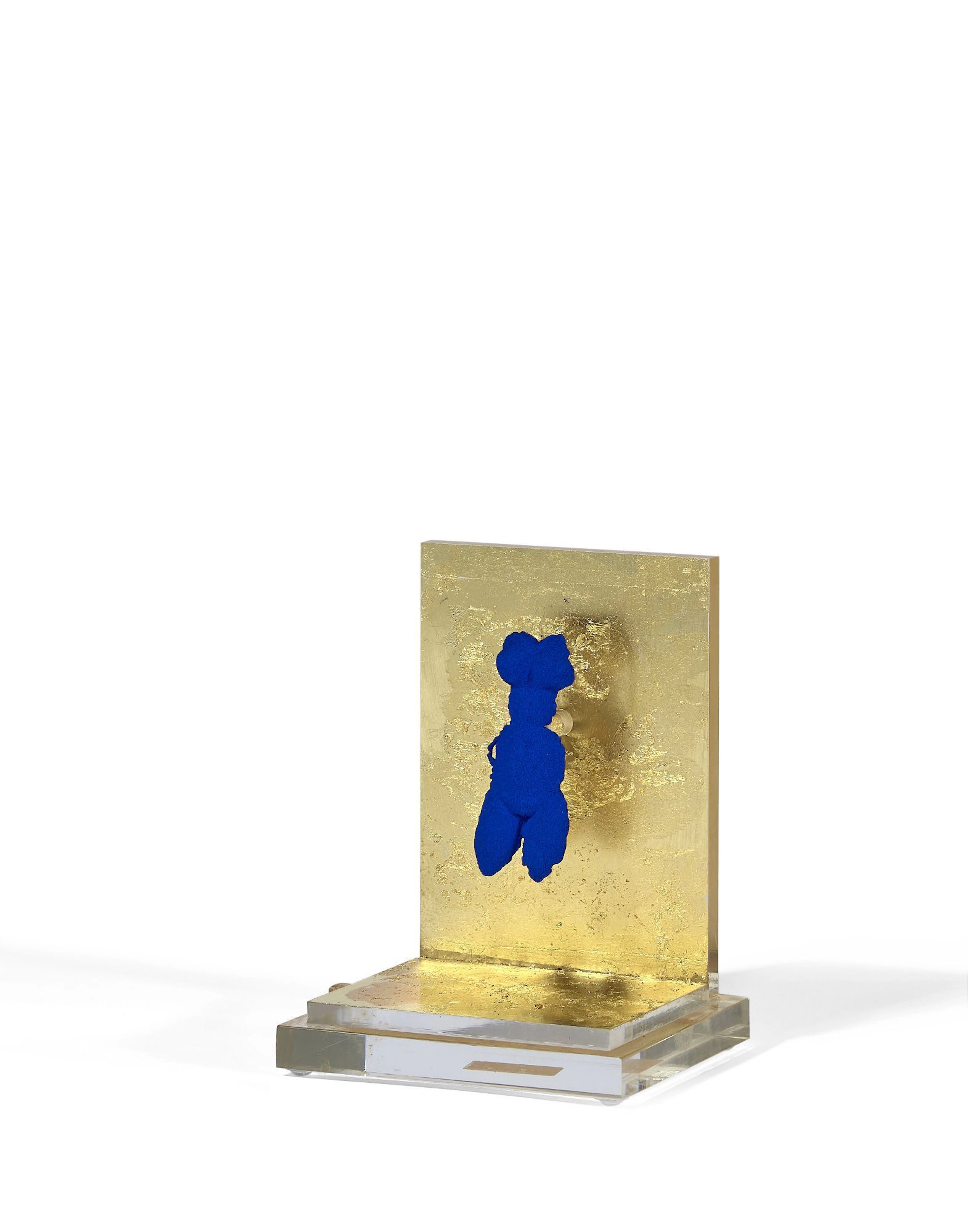 Yves KLEIN (d'après) 1928 - 1962 Broche «Petite Vénus...