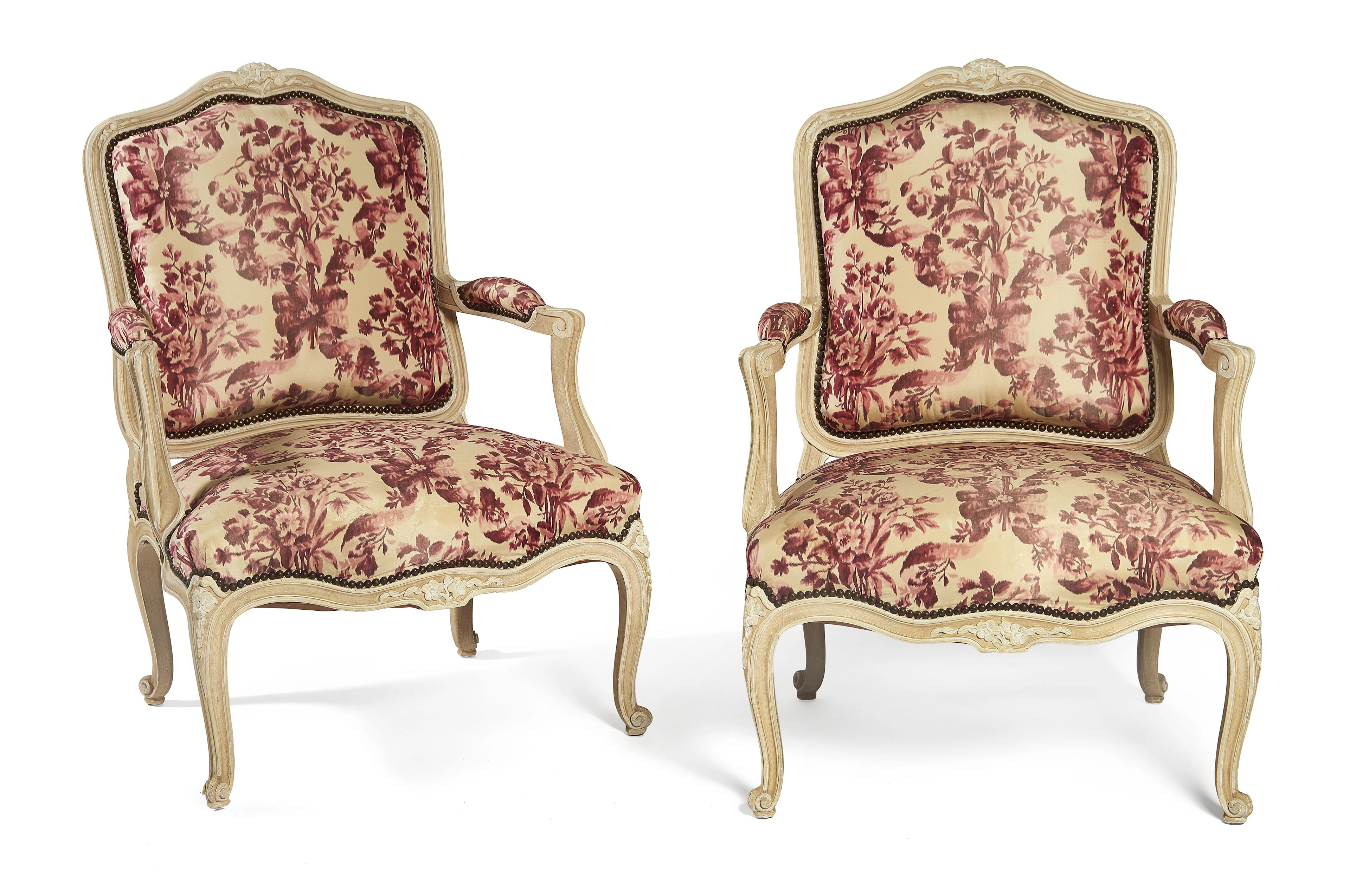 PAIRE DE FAUTEUILS À LA REINE DE STYLE LOUIS XV