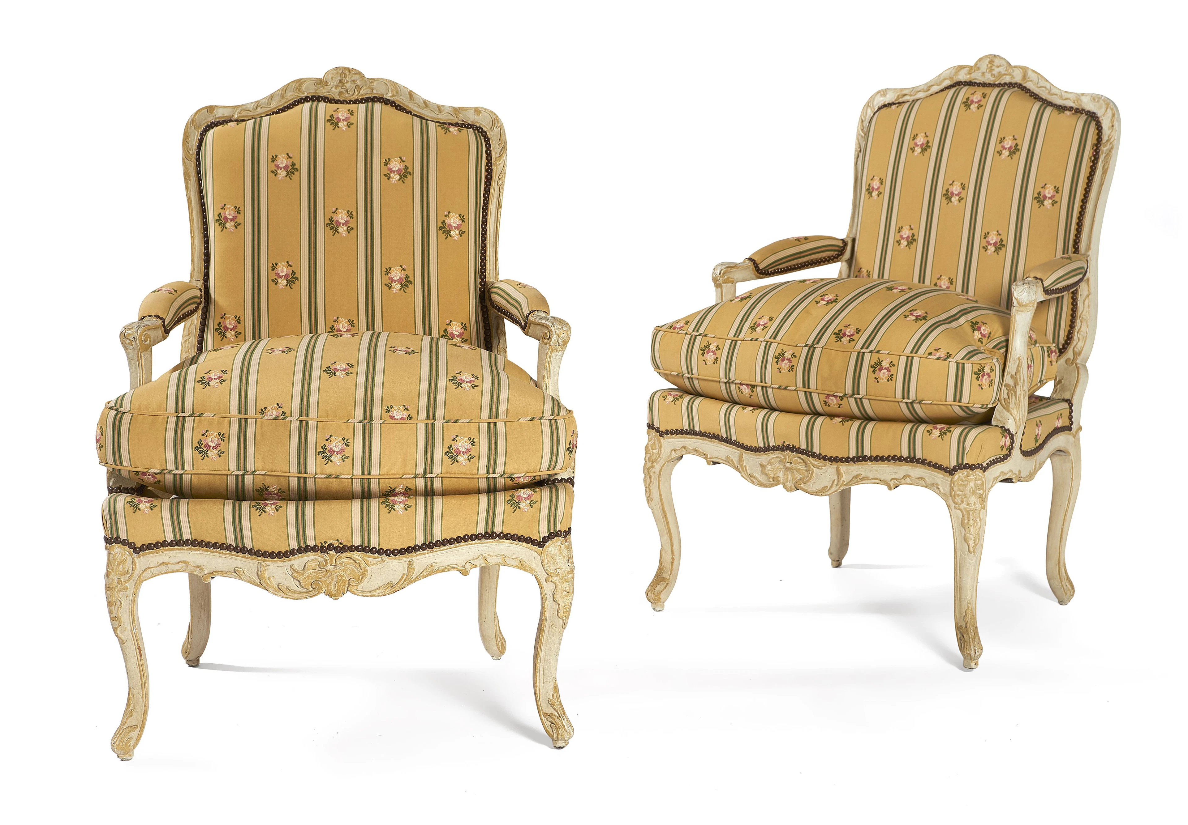 PAIRE DE FAUTEUILS À LA REINE D'ÉPOQUE LOUIS XV