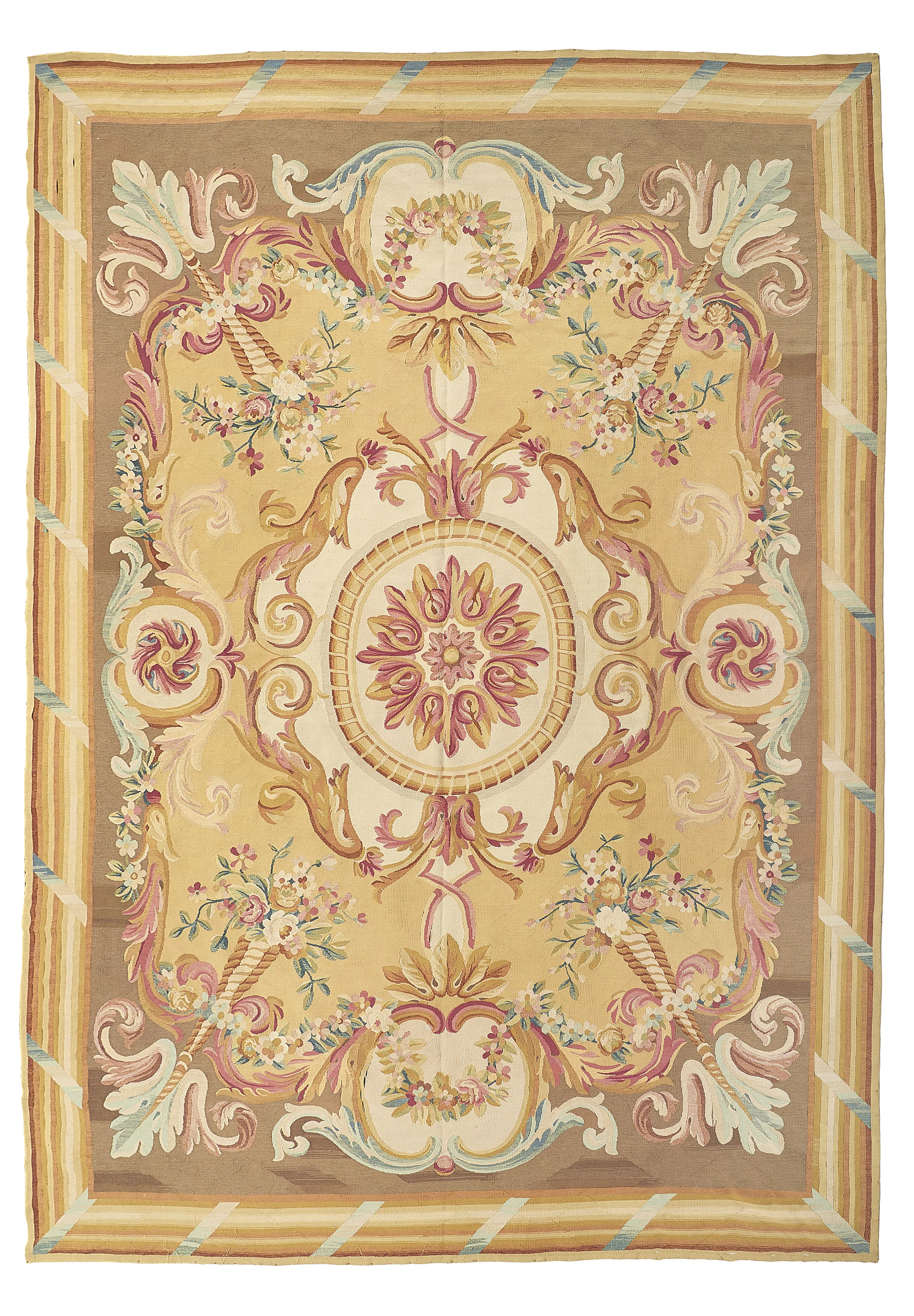 TAPIS D'AUBUSSON DE STYLE LOUIS XVI