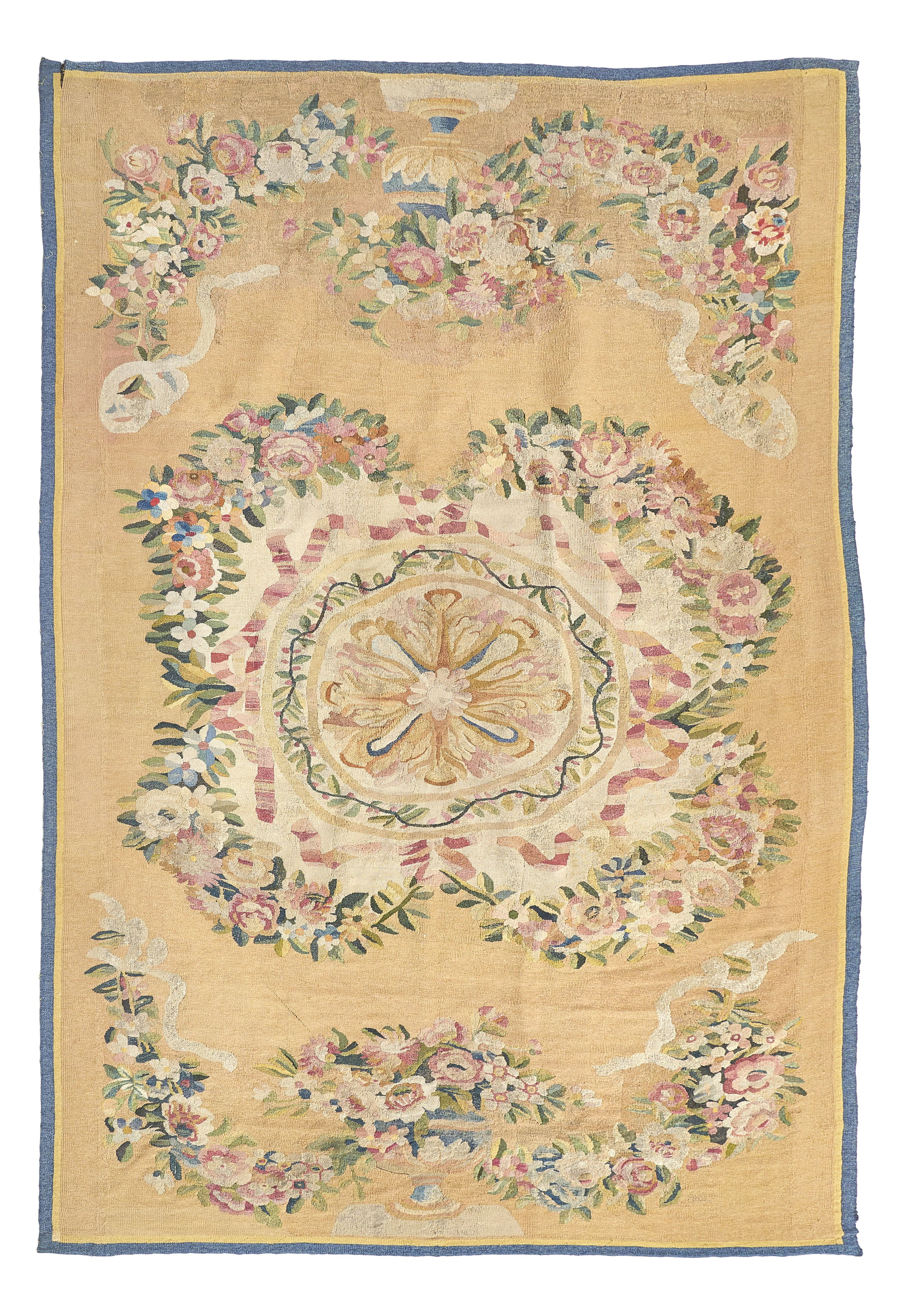 TAPIS D'AUBUSSON DE STYLE LOUIS XVI