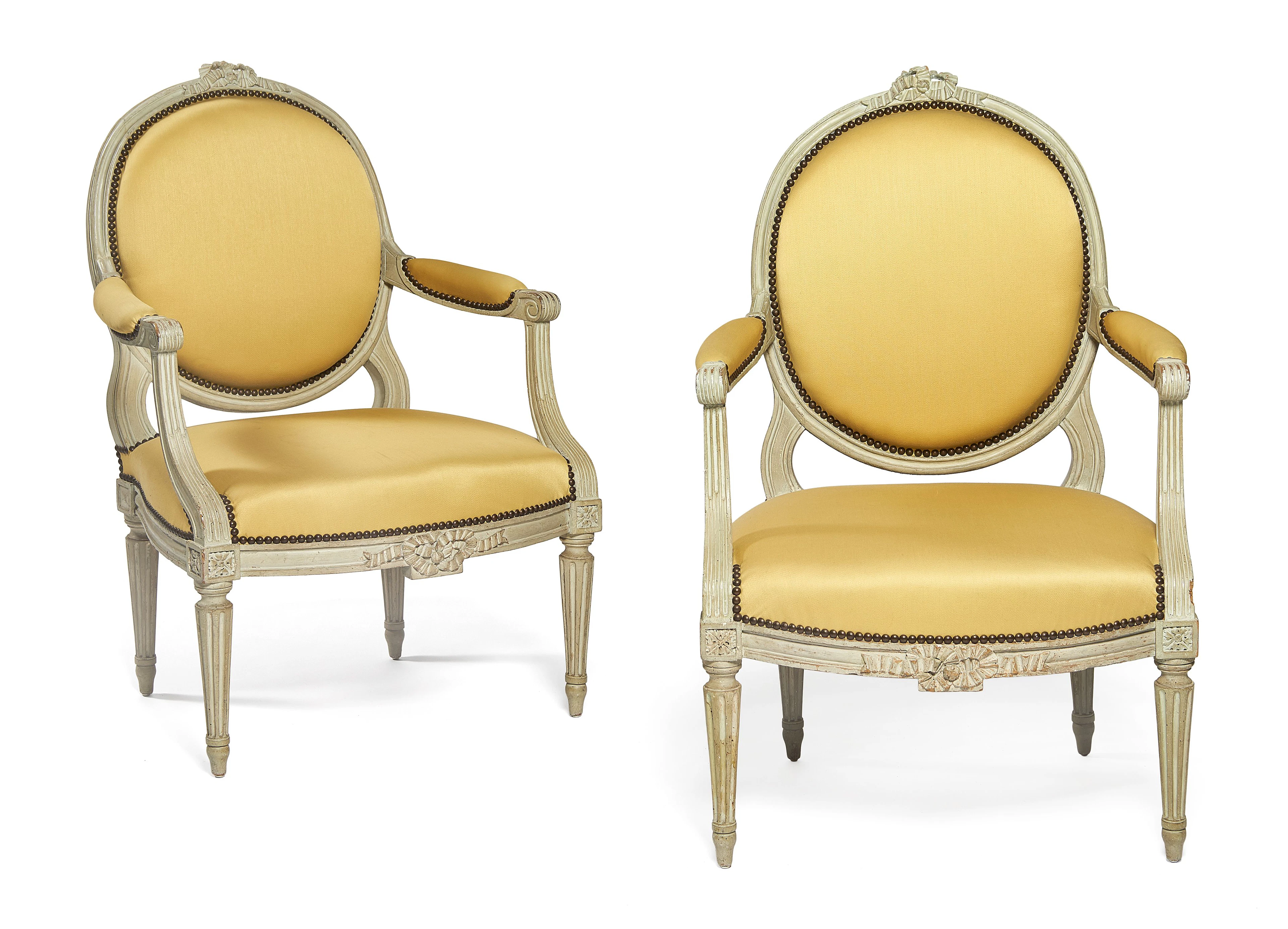 PAIRE DE FAUTEUILS À LA REINE DE STYLE LOUIS XVI