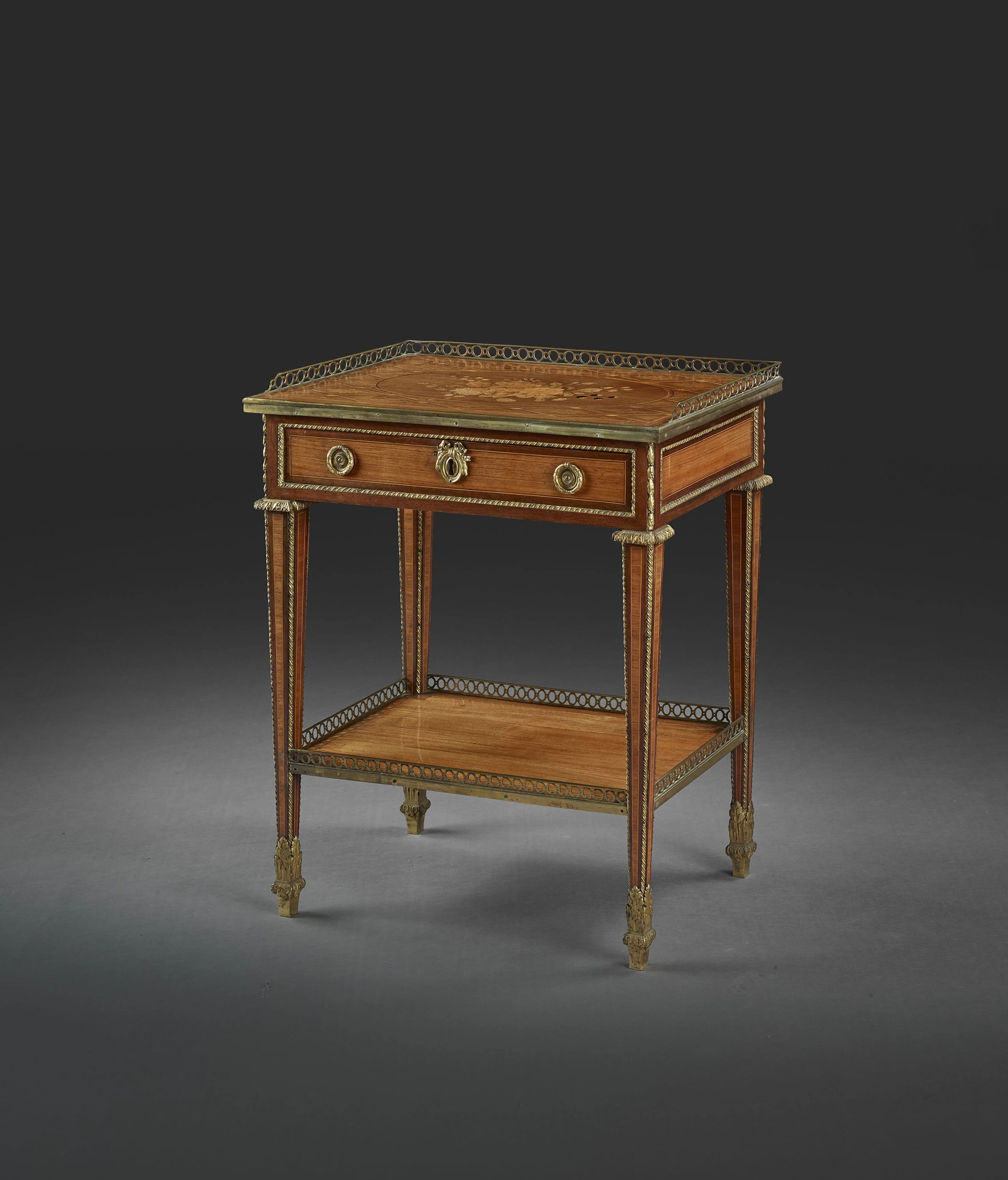 TABLE D'ÉPOQUE LOUIS XVI, VERS 1780-1785 Estampille de Jean-Henri Riesener