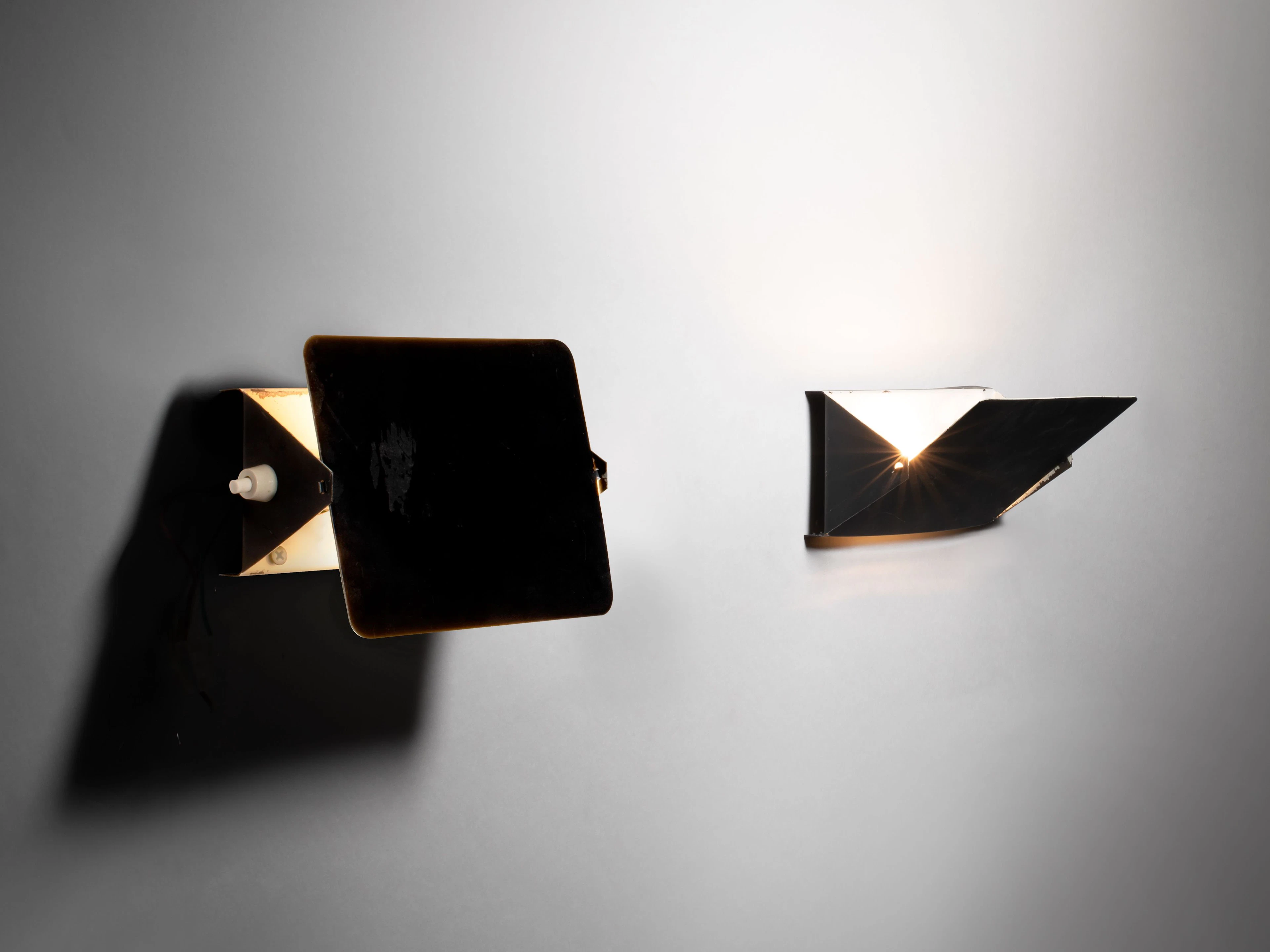 Charlotte PERRIAND 1903 - 1999 Deux appliques mod. CPI - Modèle crée en 1962
