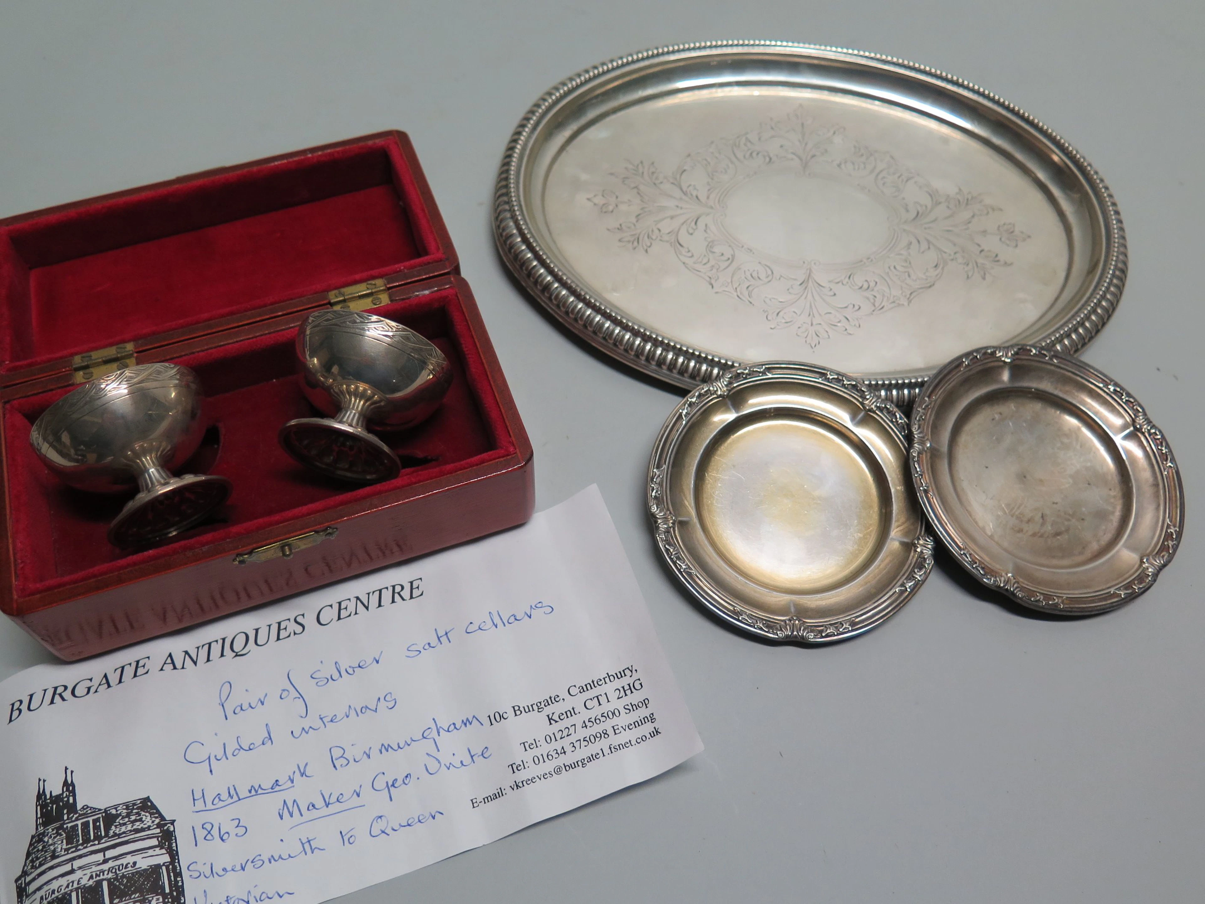 PAIRE DE SALERONS RONDS EN ARGENT Orfèvre George Unite Birmingham, 1863