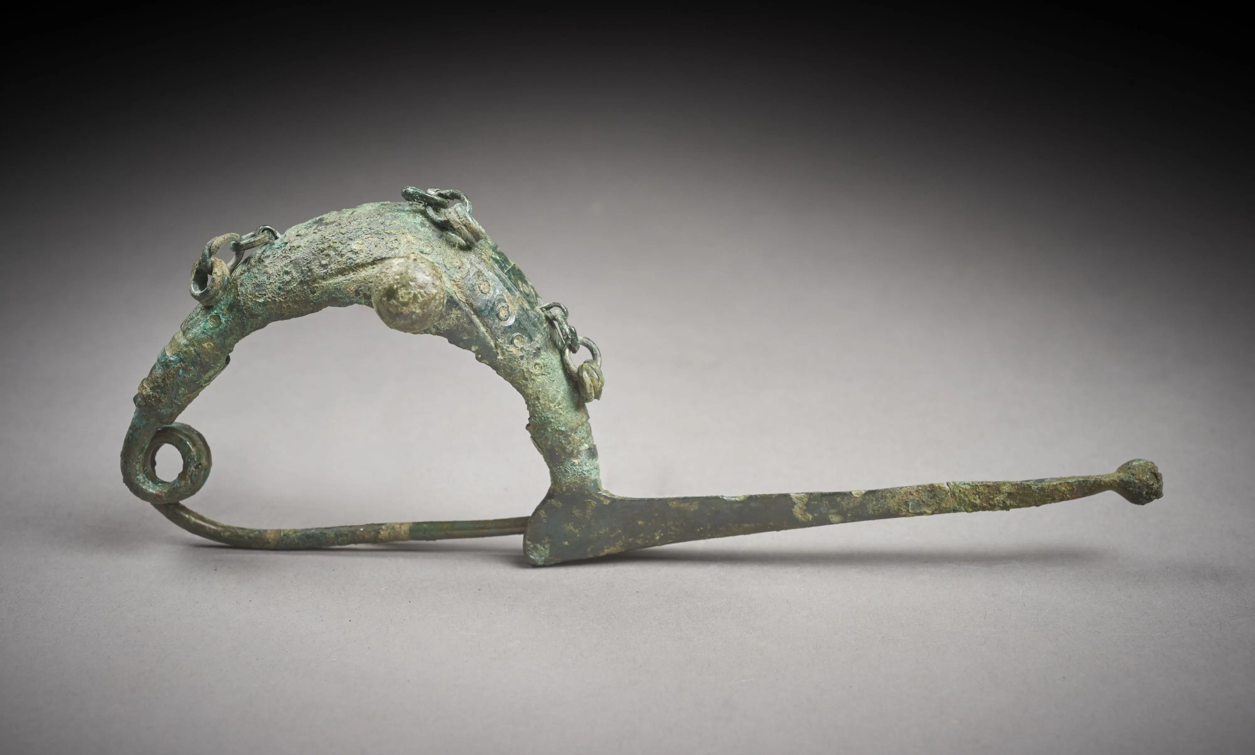Fibule (épingle) étrusque En Bronze à Navicelle - Antiquité Originale Vers 800 Av. J.-C.