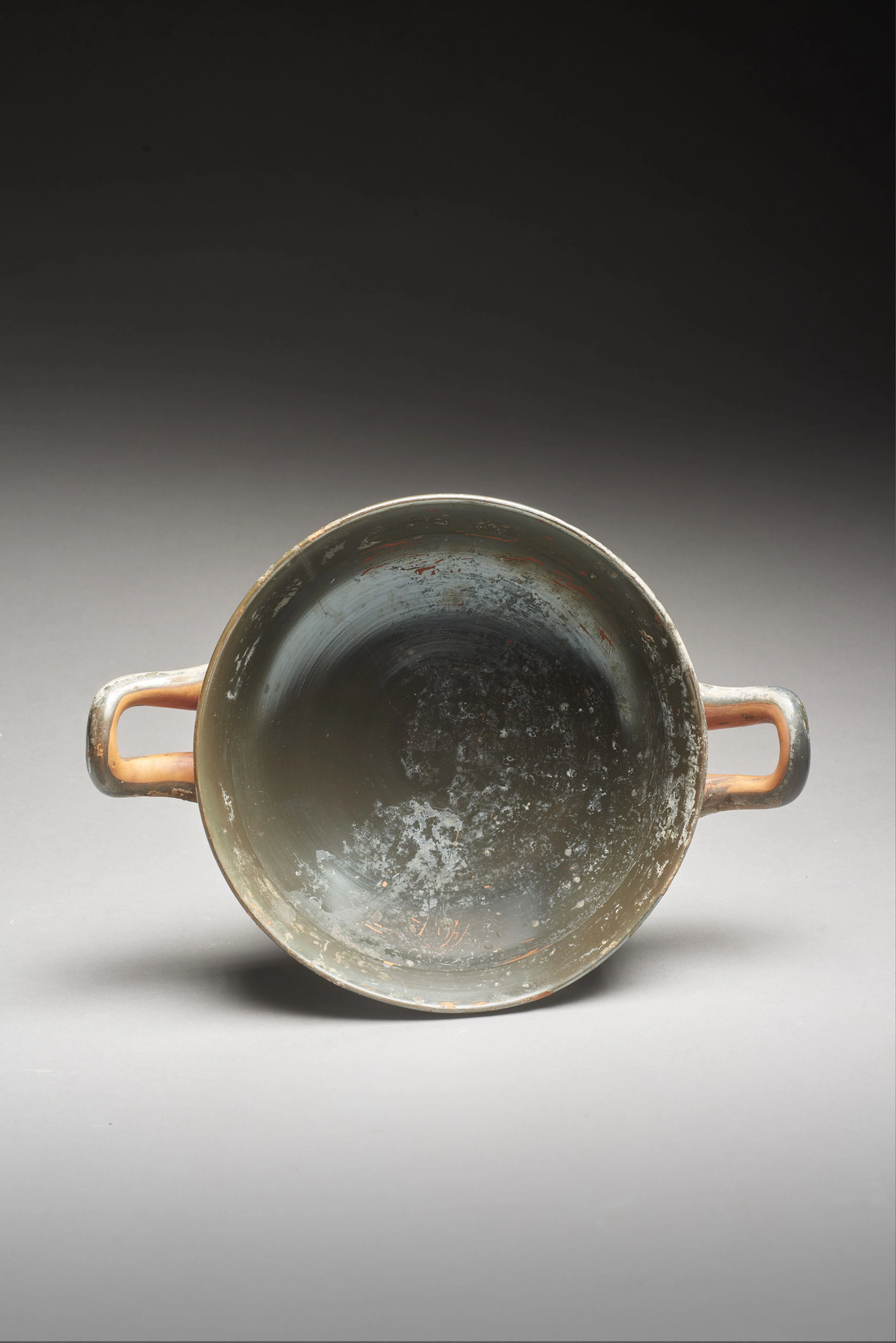 KYLIX EN TERRE CUITE VERNISSÉE NOIRE Art grec
