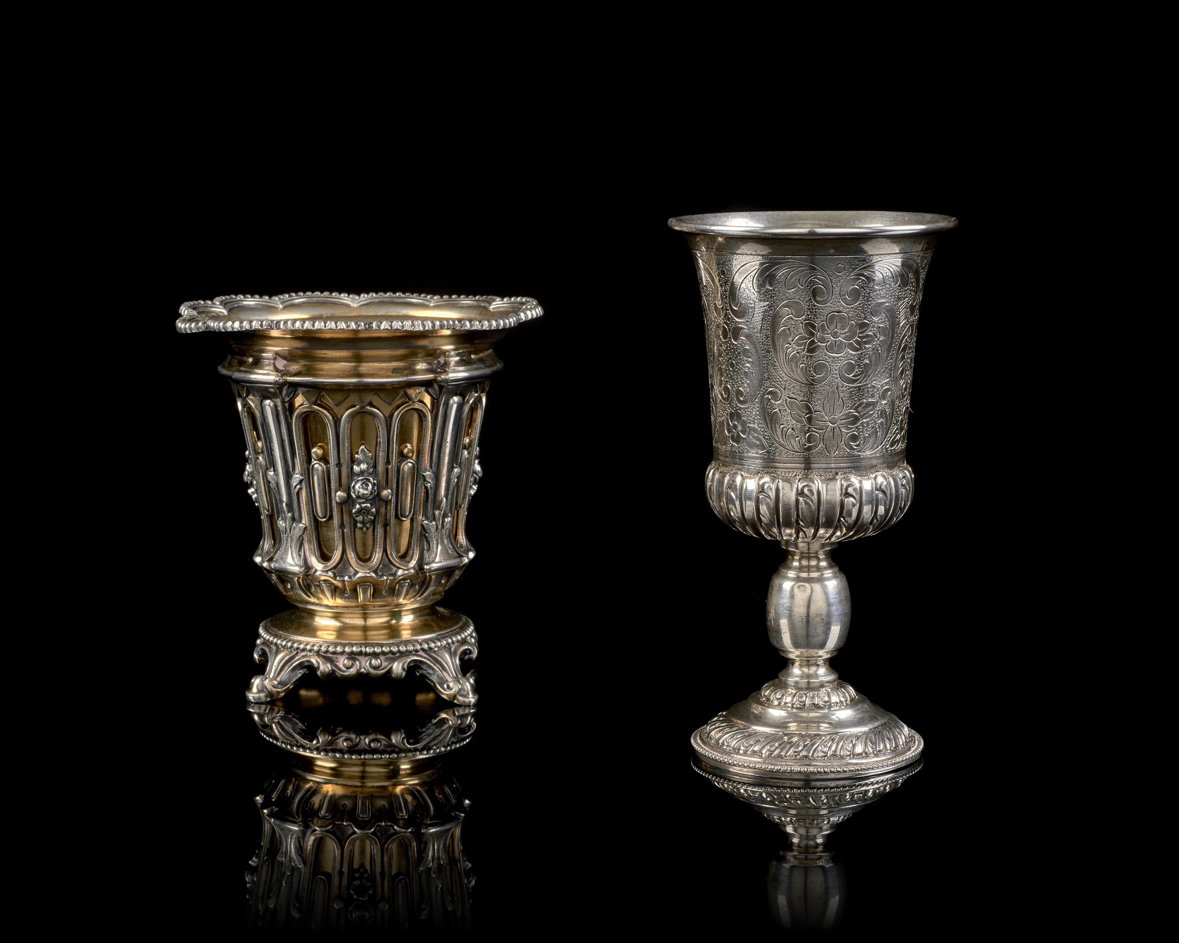 UN PETIT CACHE-POT ET UNE COUPE SUR PIÉDOUCHE EN ARGENT FIN DU XIXe SIÈCLE