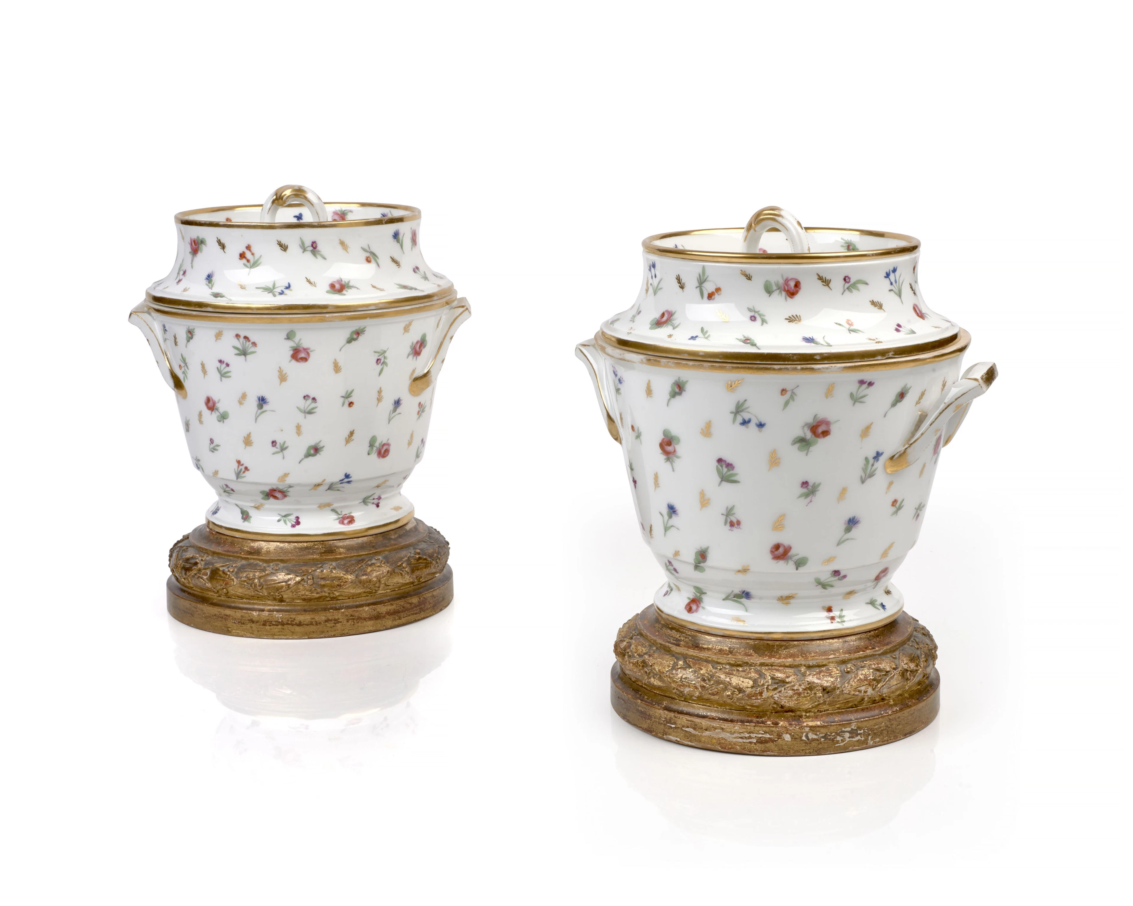 PAIRE DE GLACIÈRES COUVERTES EN PORCELAINE DE PARIS