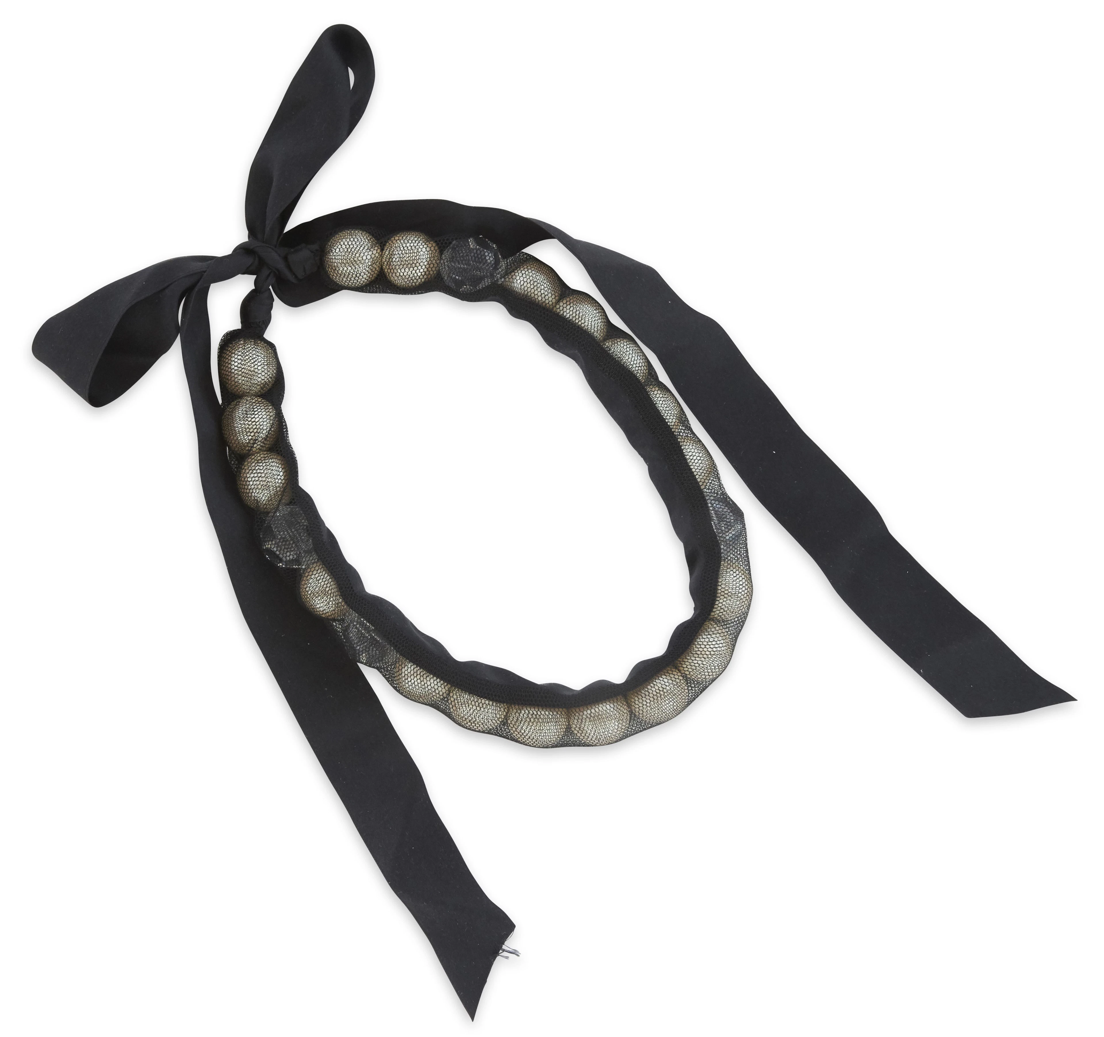 LANVIN Lot de deux colliers en satin noir et perles...