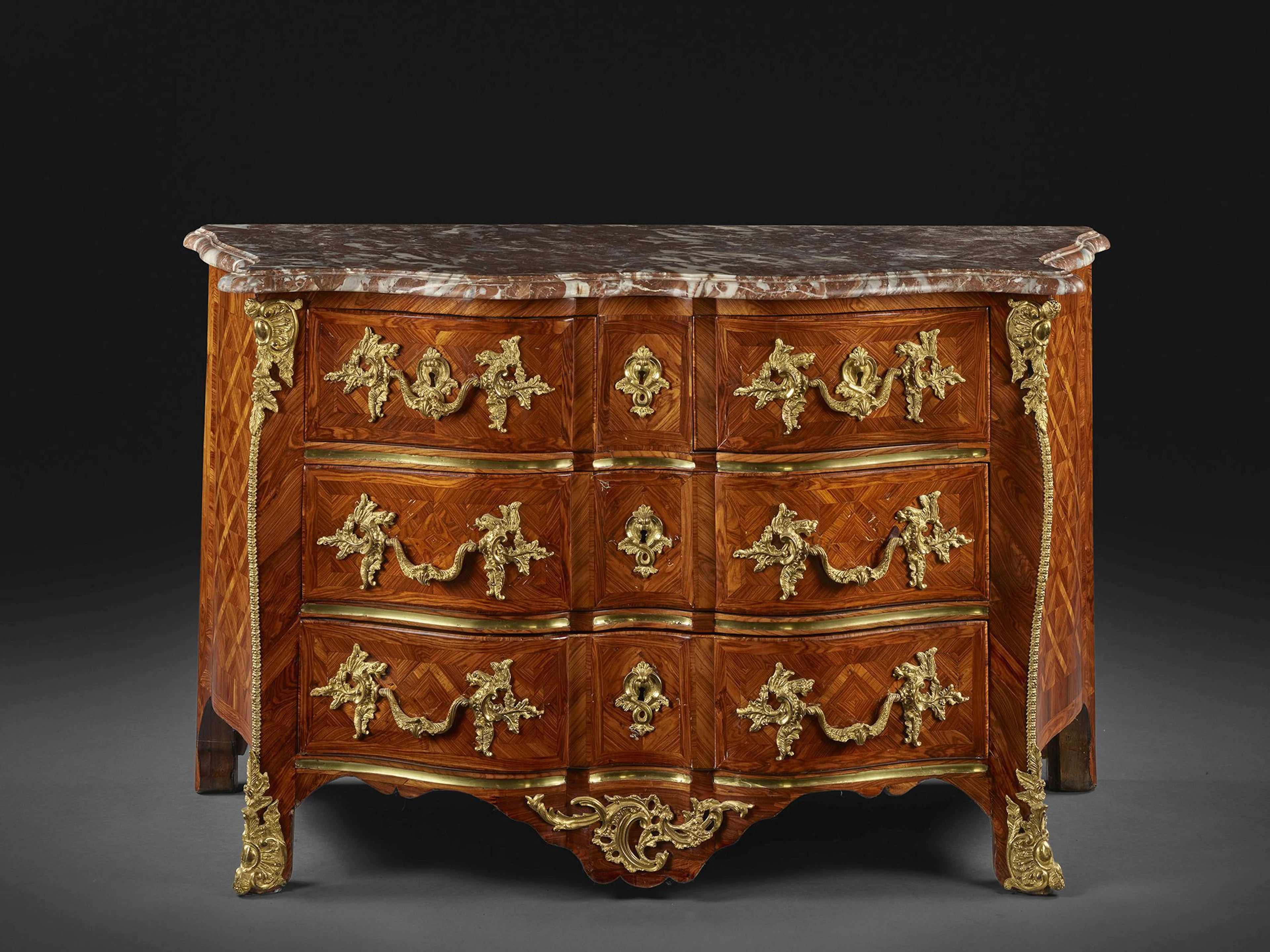 COMMODE D'ÉPOQUE RÉGENCE Estampille de François Garnier