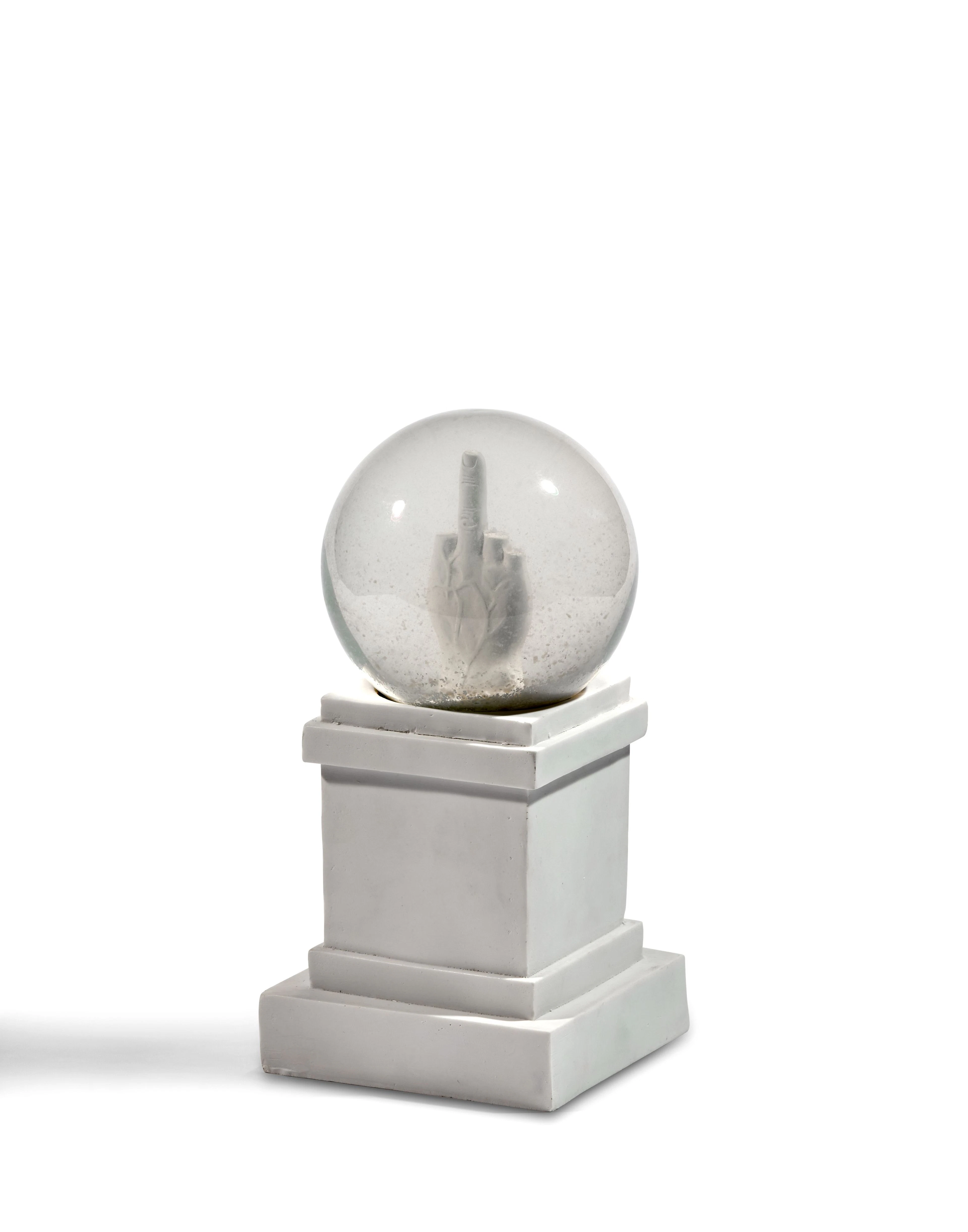 Maurizio Cattelan (Né en 1960) L.O.V. E. - 2010 Boule à neige et résine