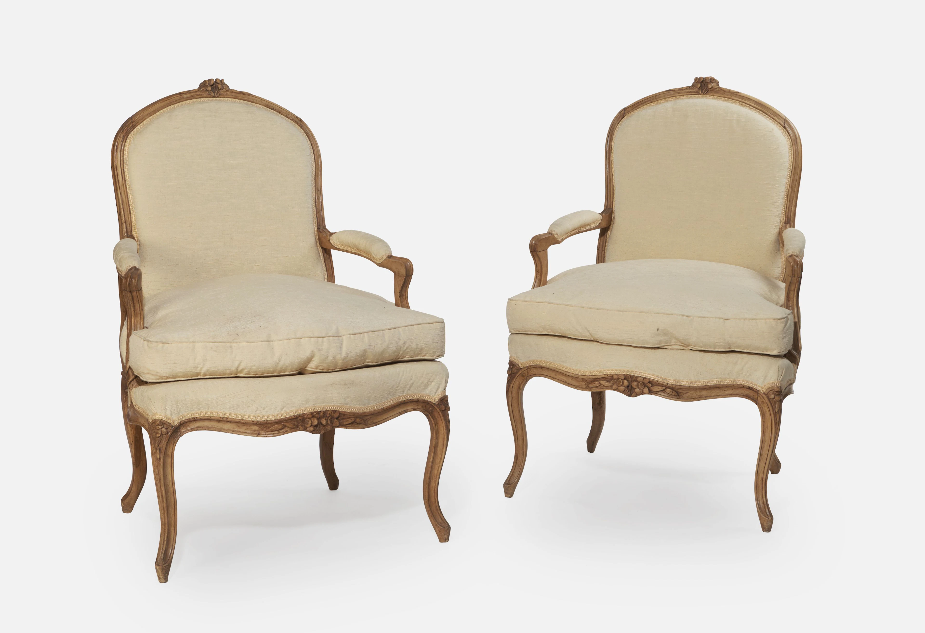 PAIRE DE FAUTEUILS À LA REINE D'ÉPOQUE LOUIS XV