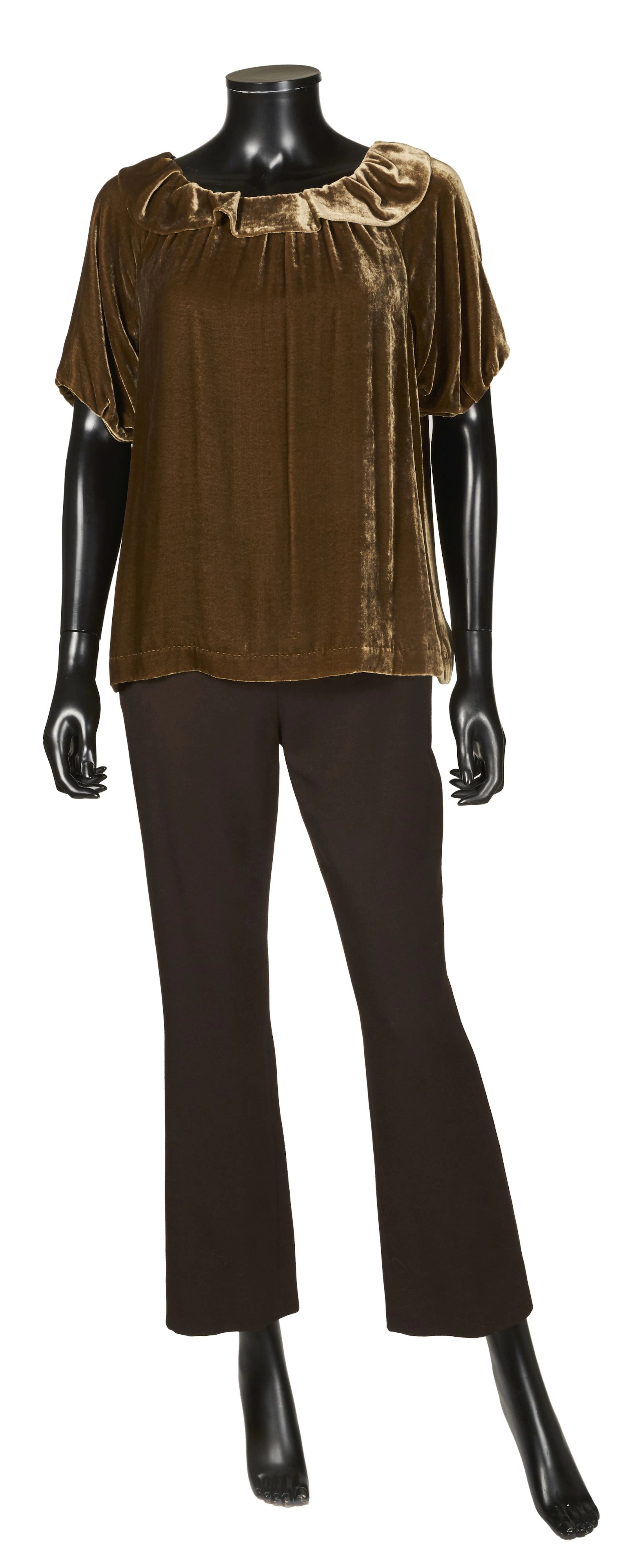LOUIS VUITTON Lot comprenant un top et un pantalon : Top...