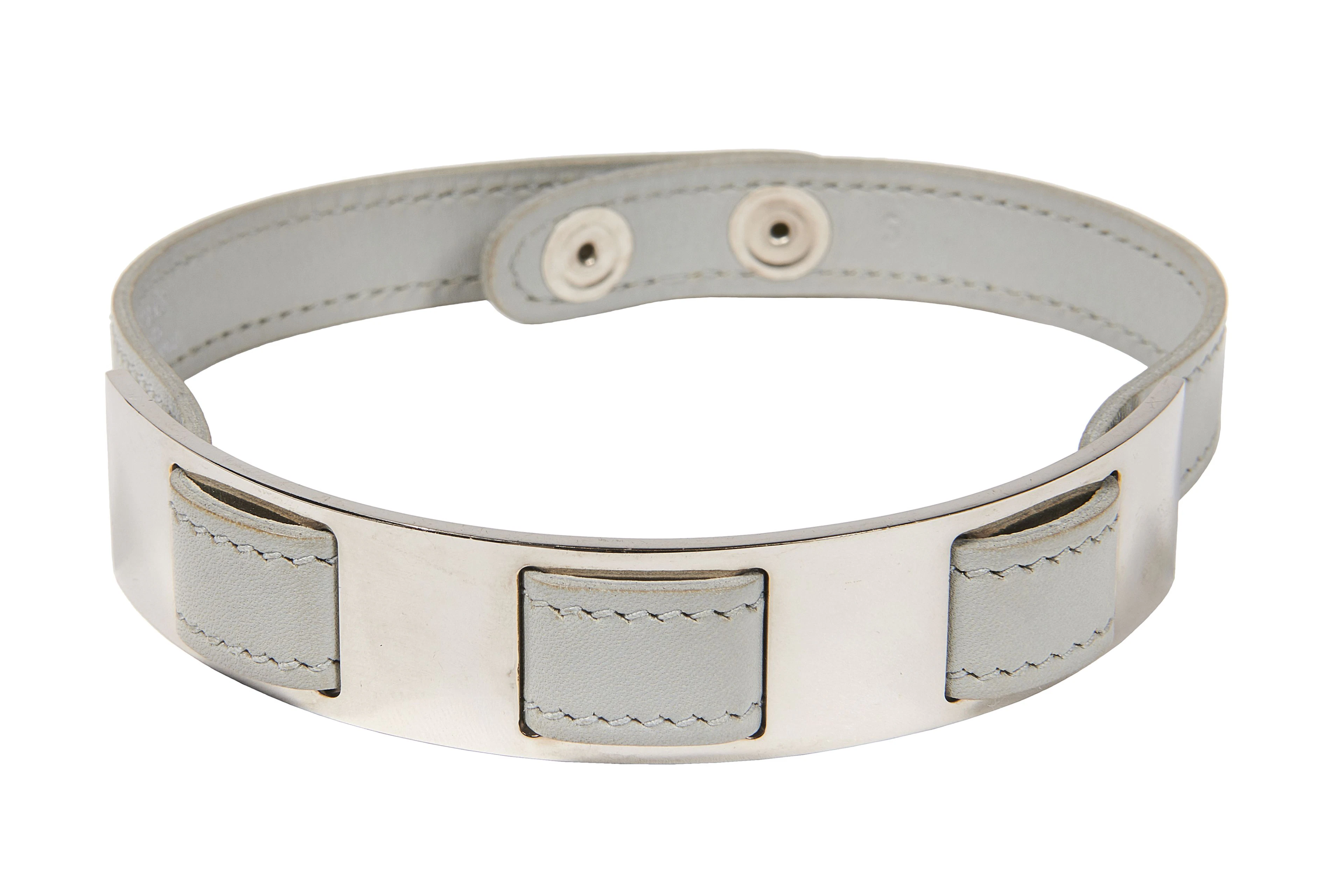 HERMÈS 2003 Collier ras-de-cou Veau gris Garniture métal...