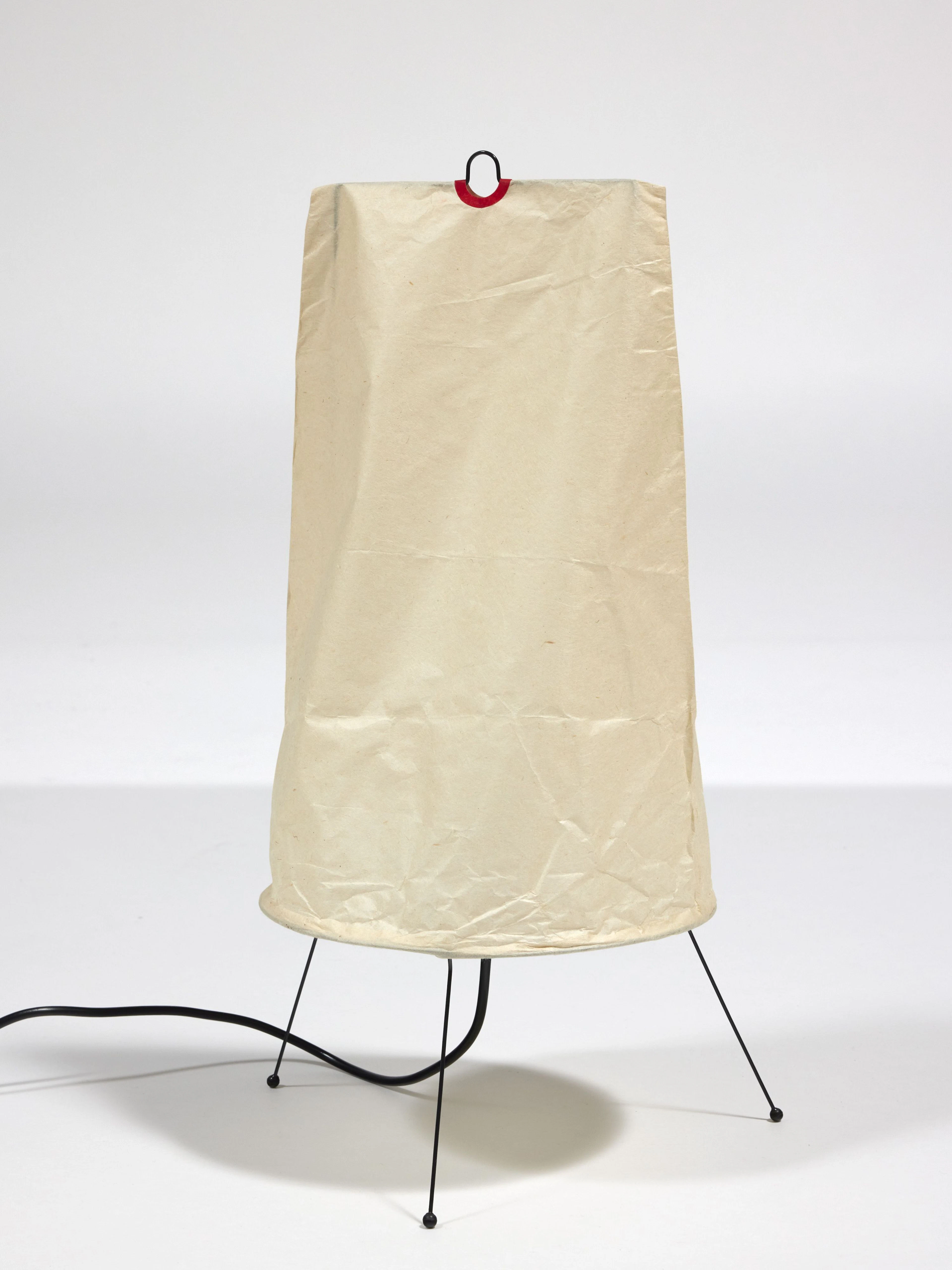 Isamu NOGUCHI 1904-1988 Lampe modèle « 1P » de la série Akari circa 1960
