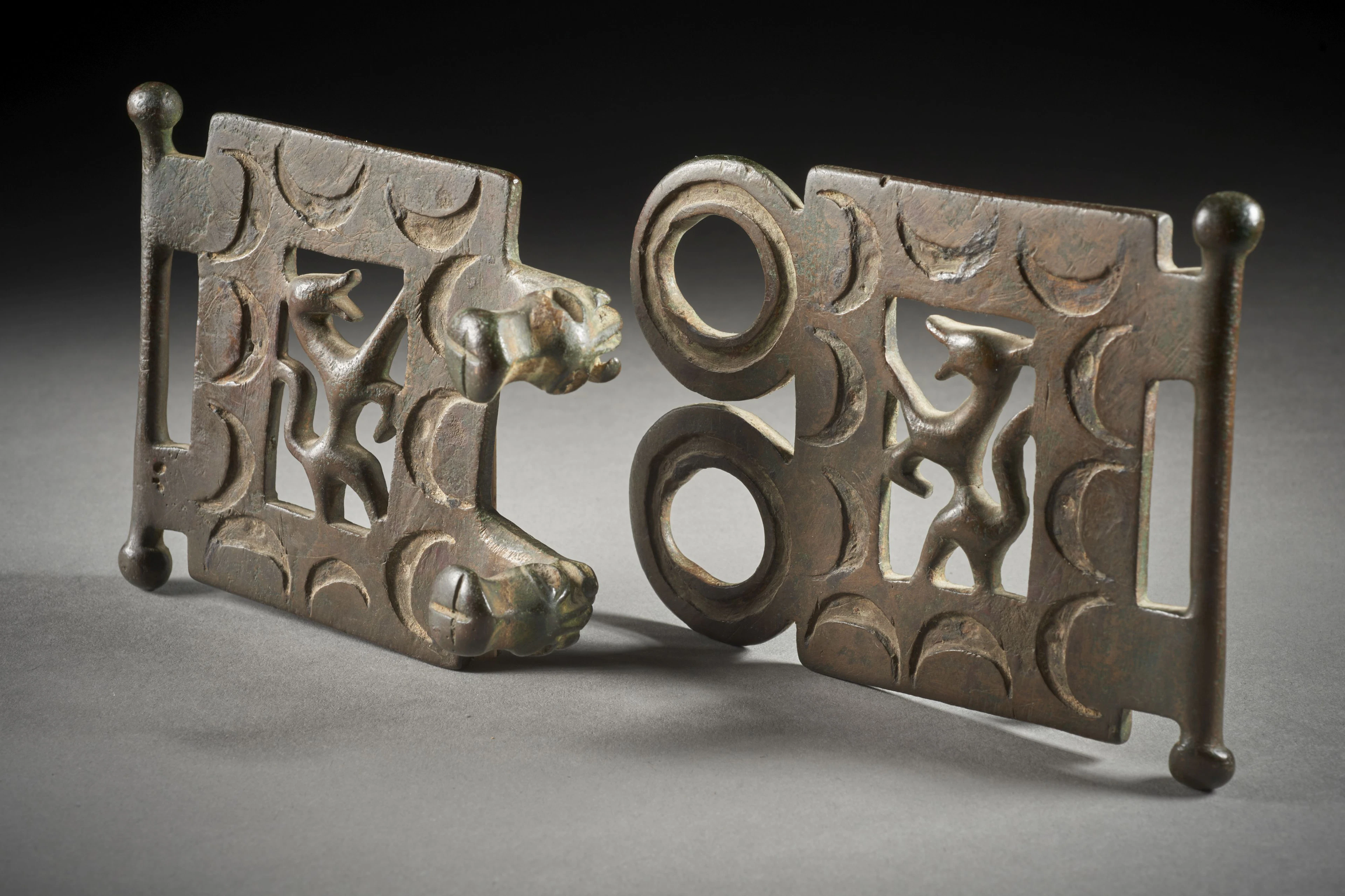 BOUCLE DE CEINTURE EN BRONZE Art étrusque