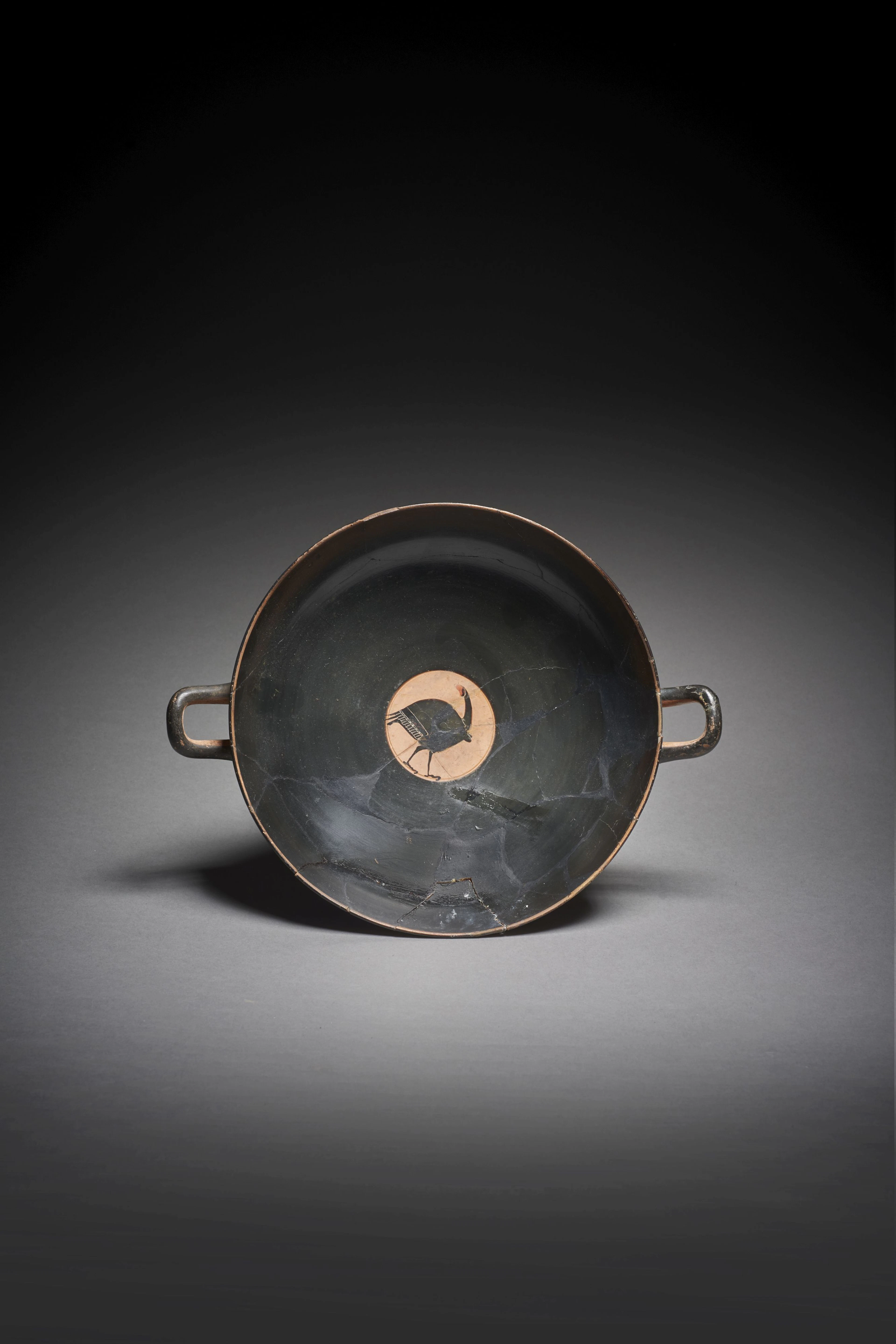 COUPE À YEUX À FIGURES NOIRES Art grec, attique, fin du Ve siècle av. J.-C.