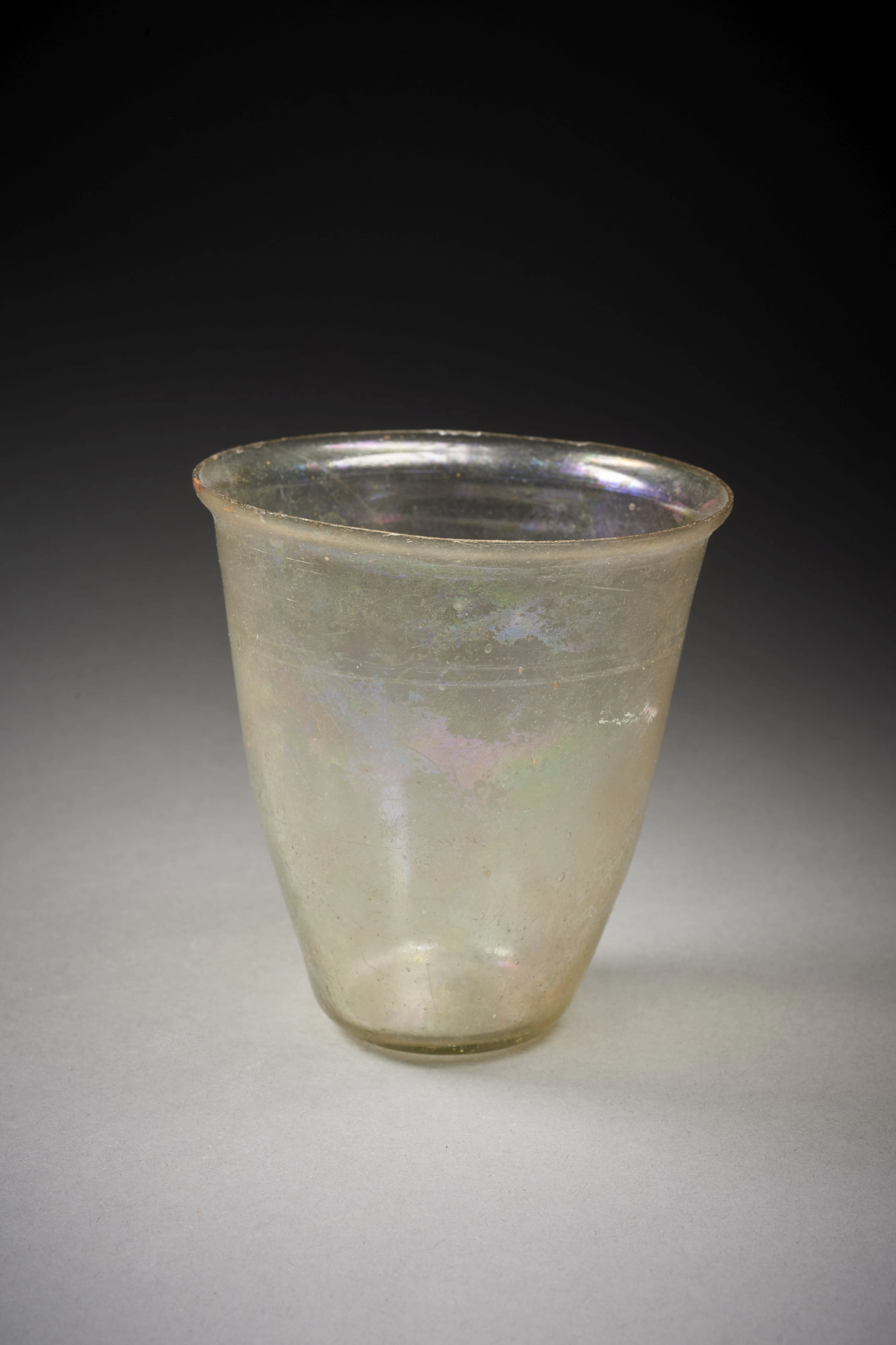 GOBELET EN VERRE Art gallo-romain, vers le IIIe siècle ap. J.-C.