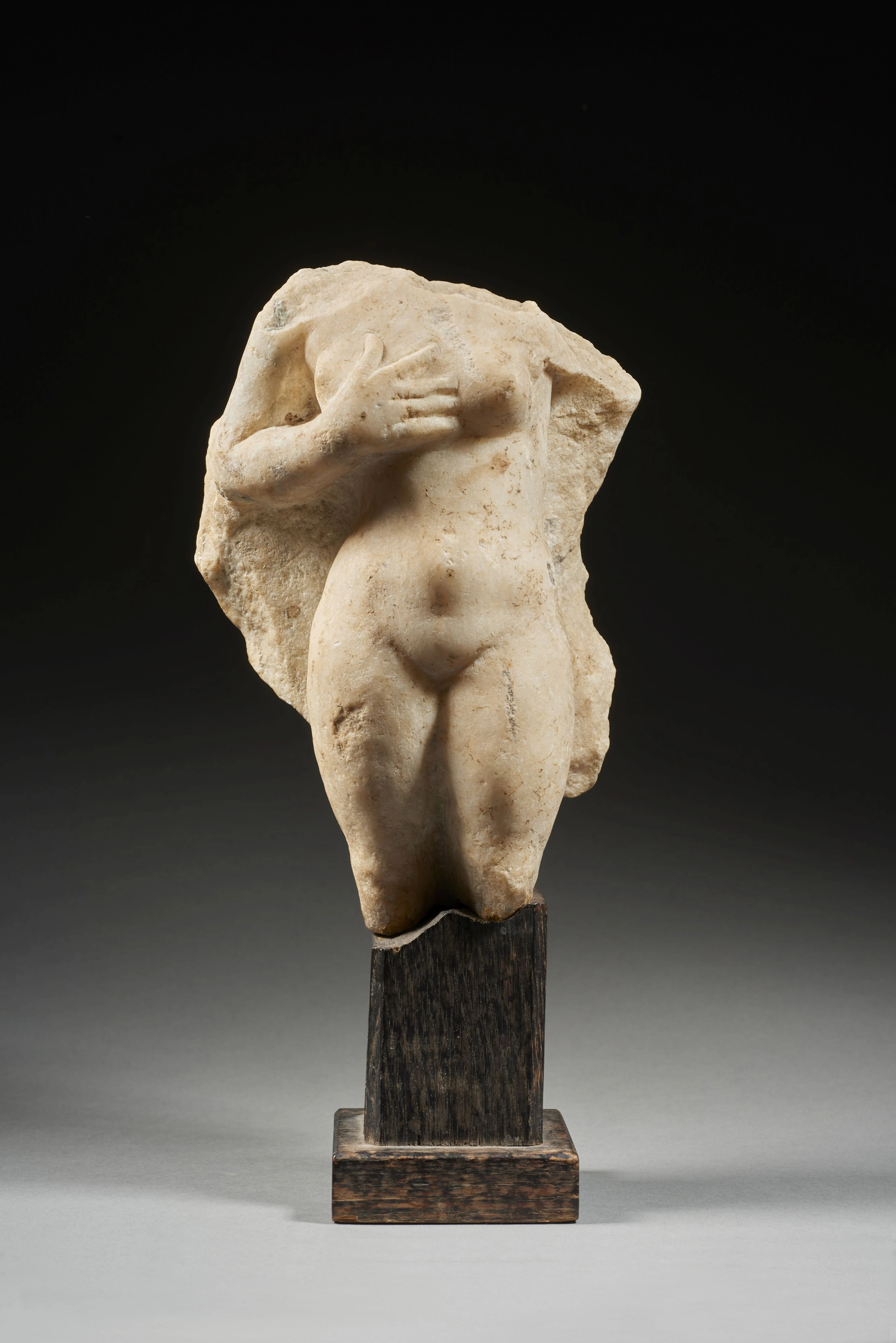 SIRÈNE EN MARBRE Art grec, Attique, IVe siècle av. J.-C.