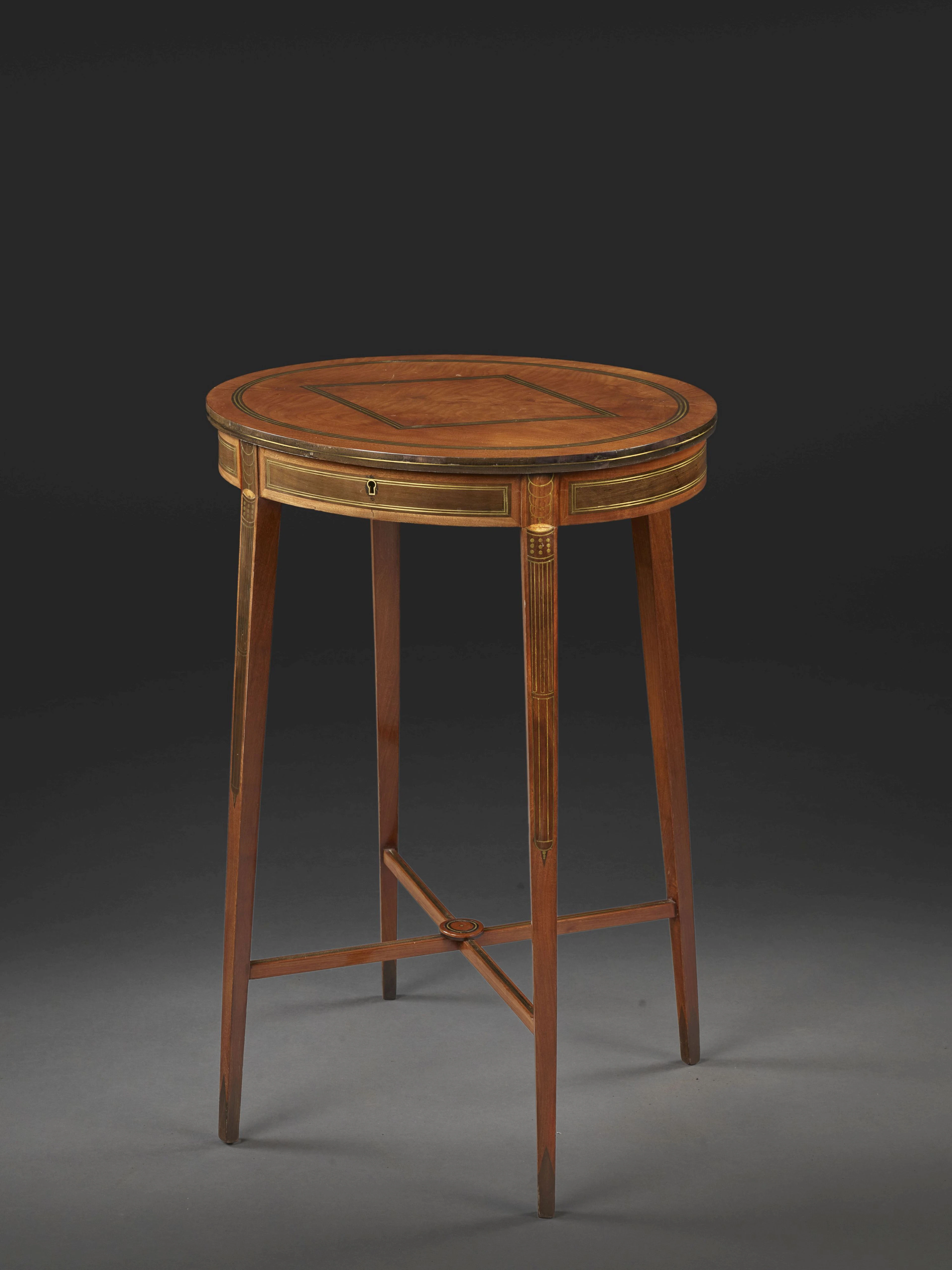 TABLE À OUVRAGES DU DÉBUT DU XIXe SIÈCLE Estampille de Jean-Joseph Chapuis
