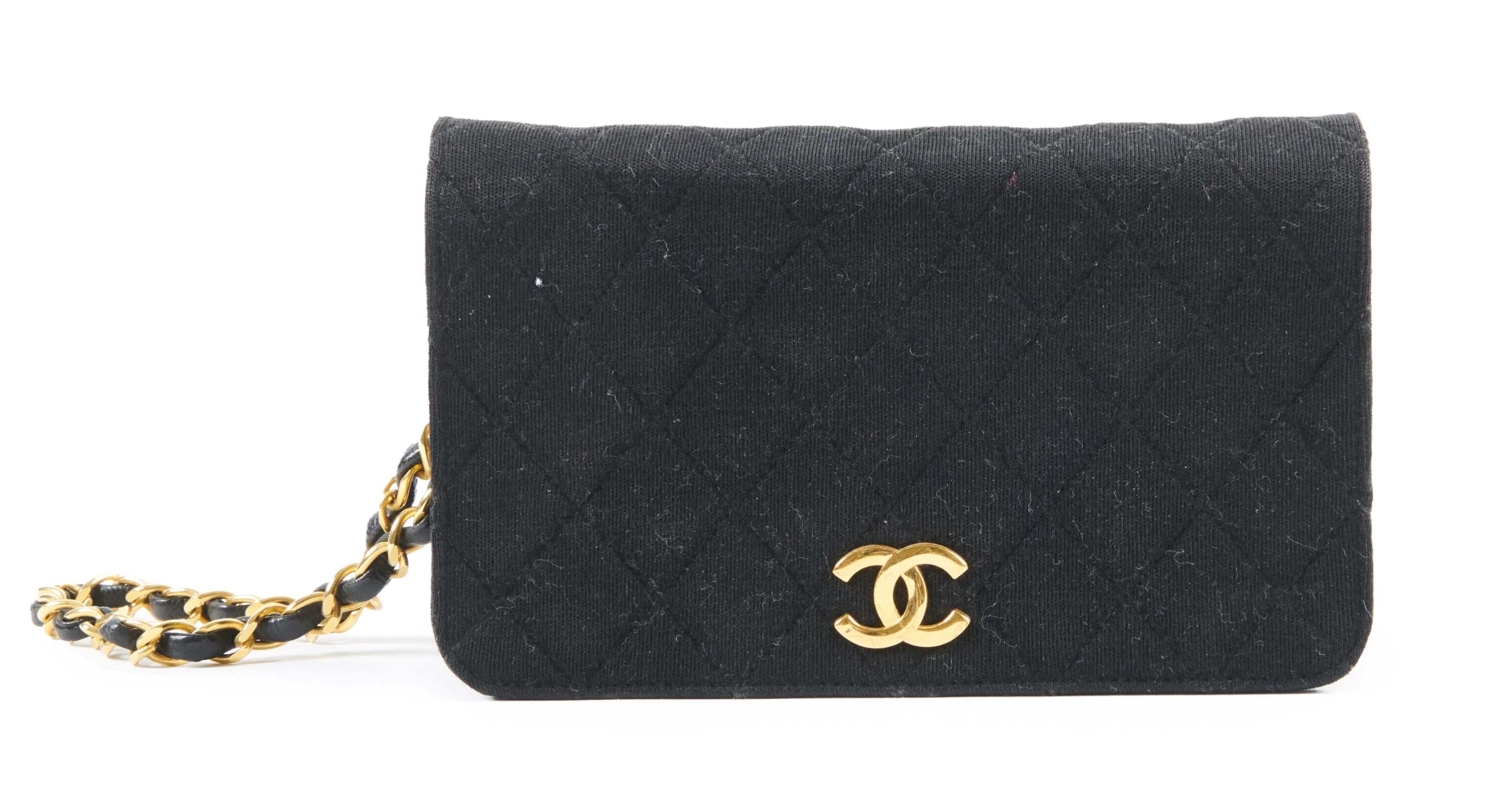 CHANEL circa 1985 Minaudière Toile matelassé noir...