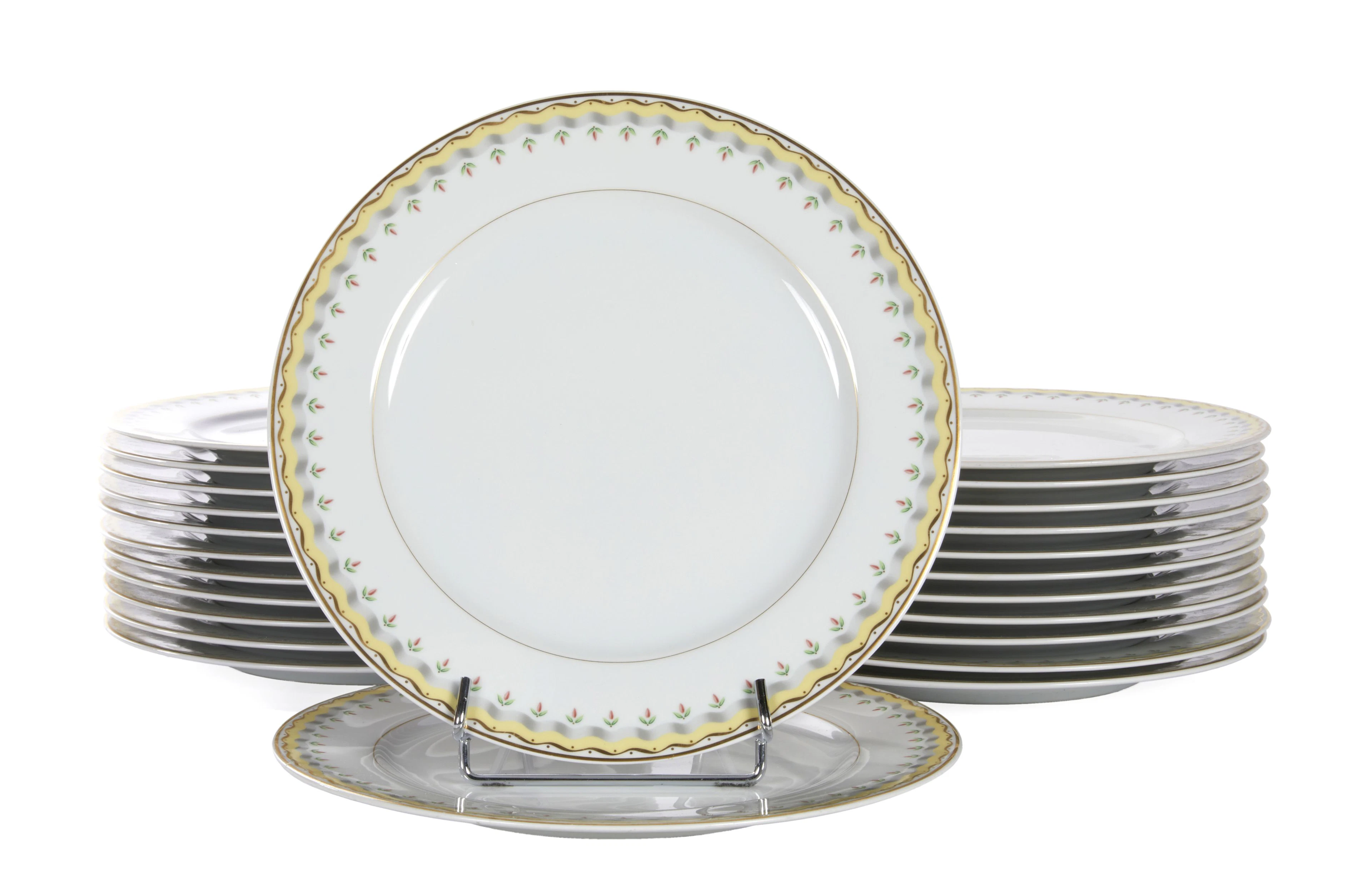 Suite de vingt-quatre assiettes de présentation