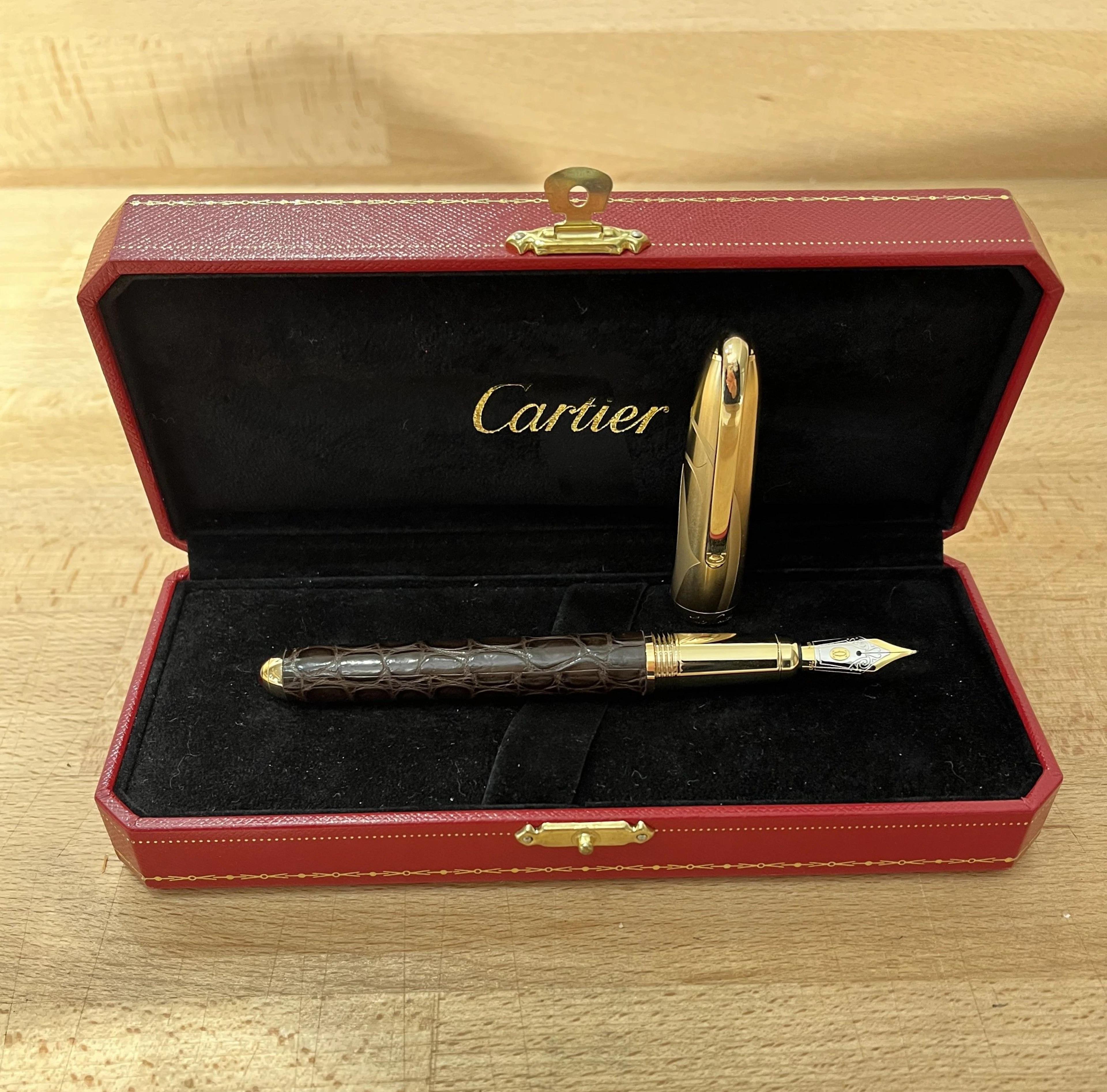 CARTIER - STYLO DANDY CROCO Stylo plume en métal doré