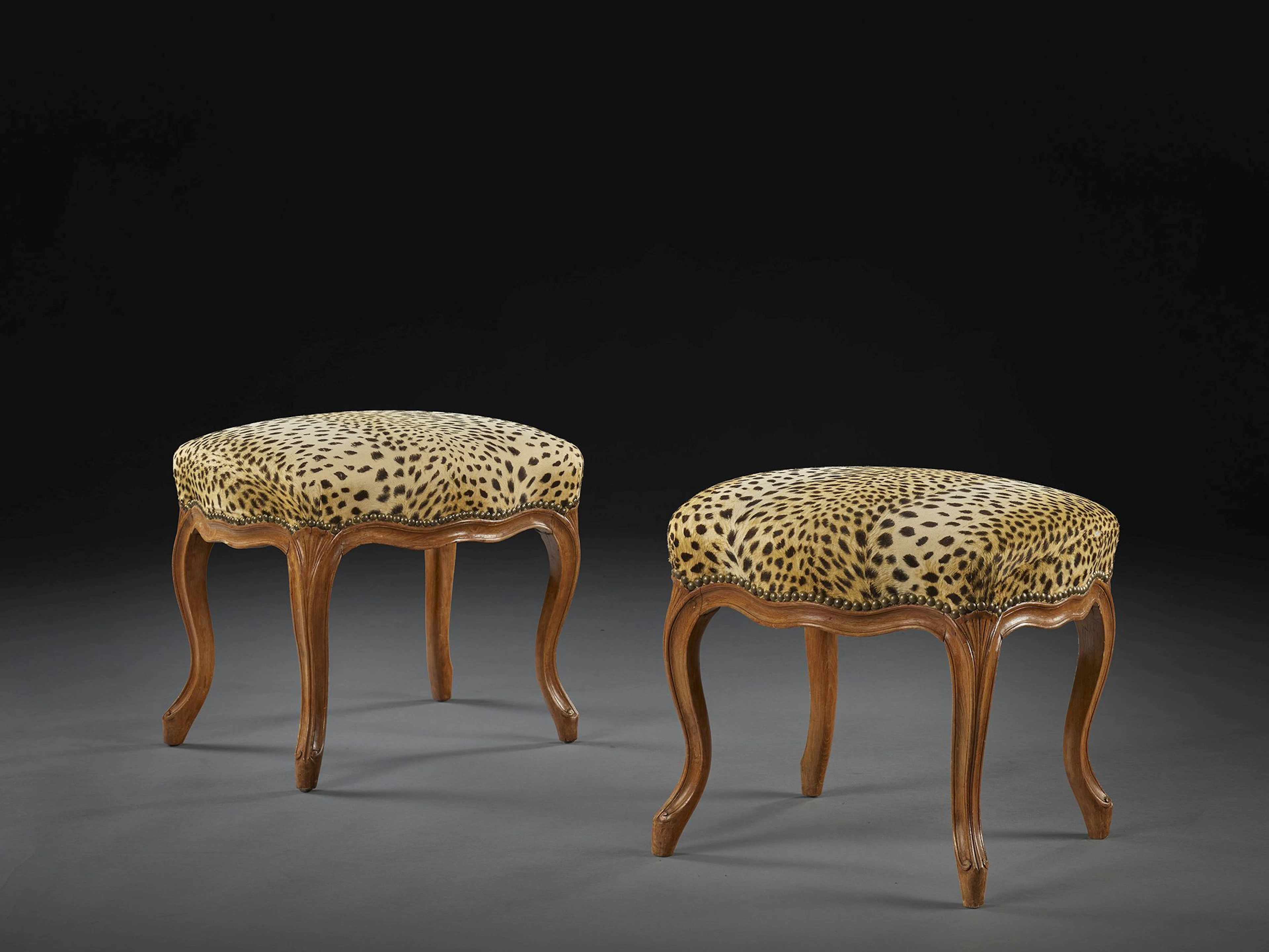 PAIRE DE TABOURETS D'ÉPOQUE LOUIS XV