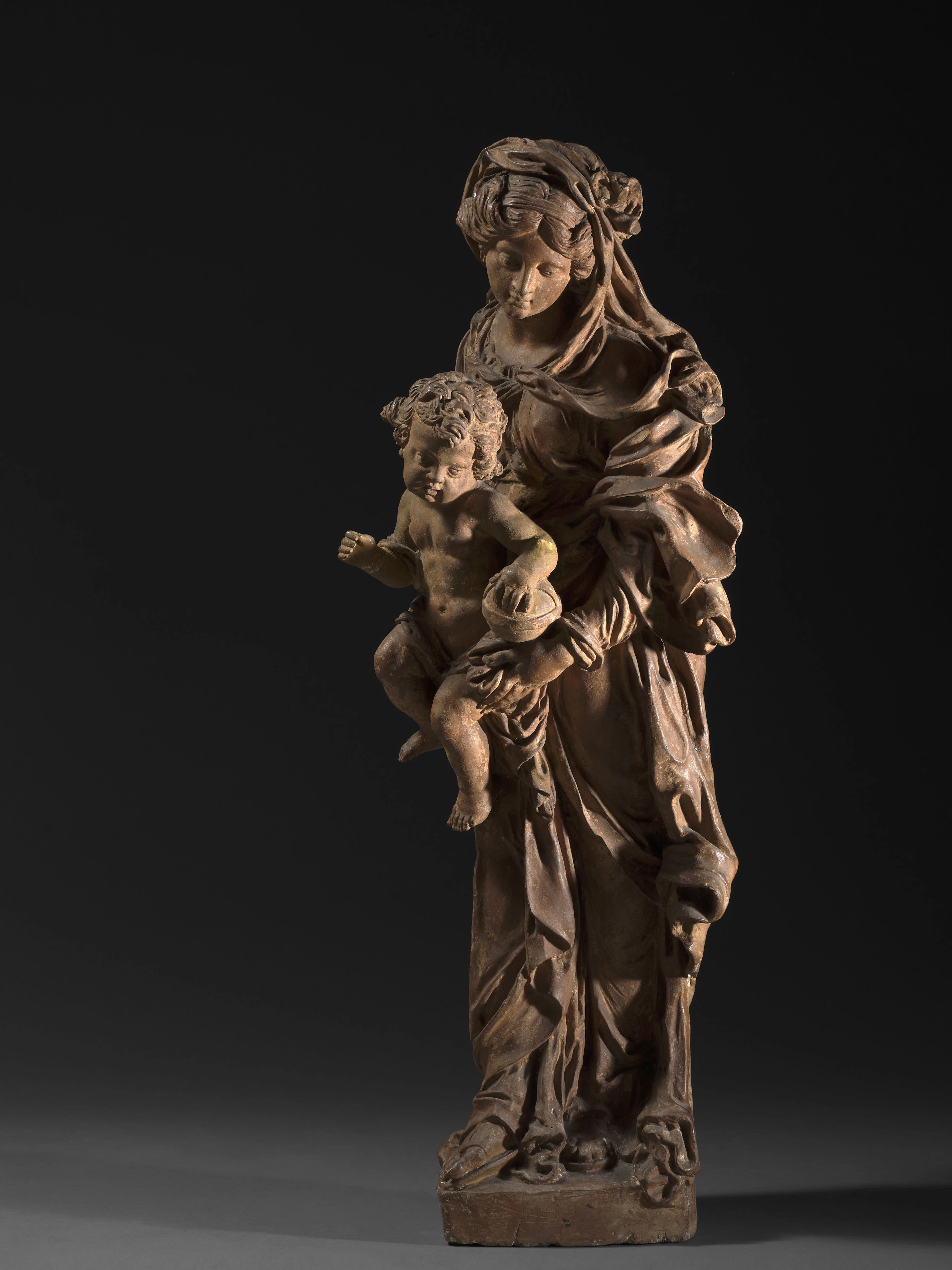Ecole française vers 1700 Vierge à l'Enfant Terre cuite