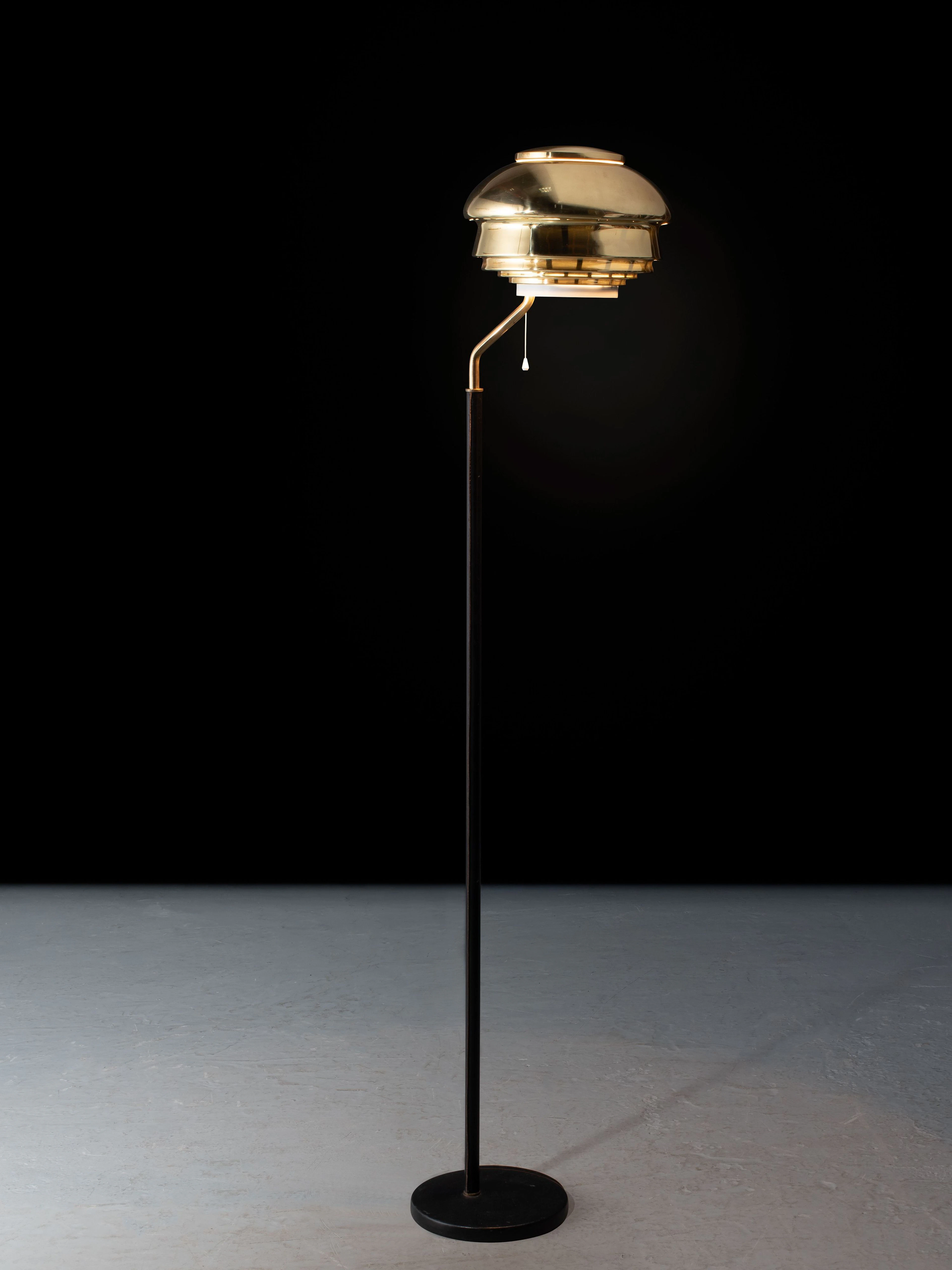 Alvar AALTO 1898-1976 Lampadaire mod. A808 - Modèle créé en 1960