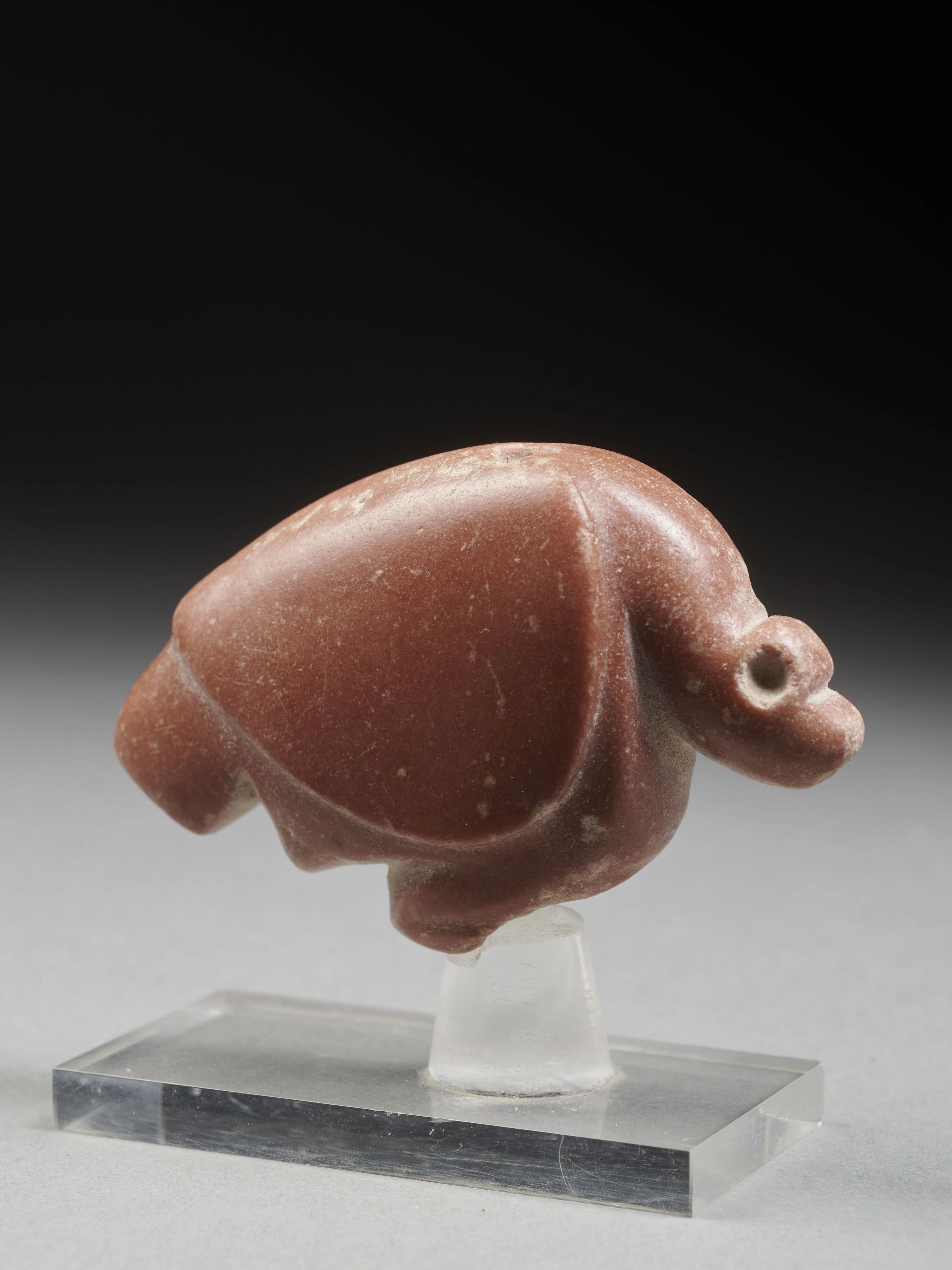 CACHET ZOOMORPHE AU VAUTOUR EN CALCITE ROUGE Art mésopotamien