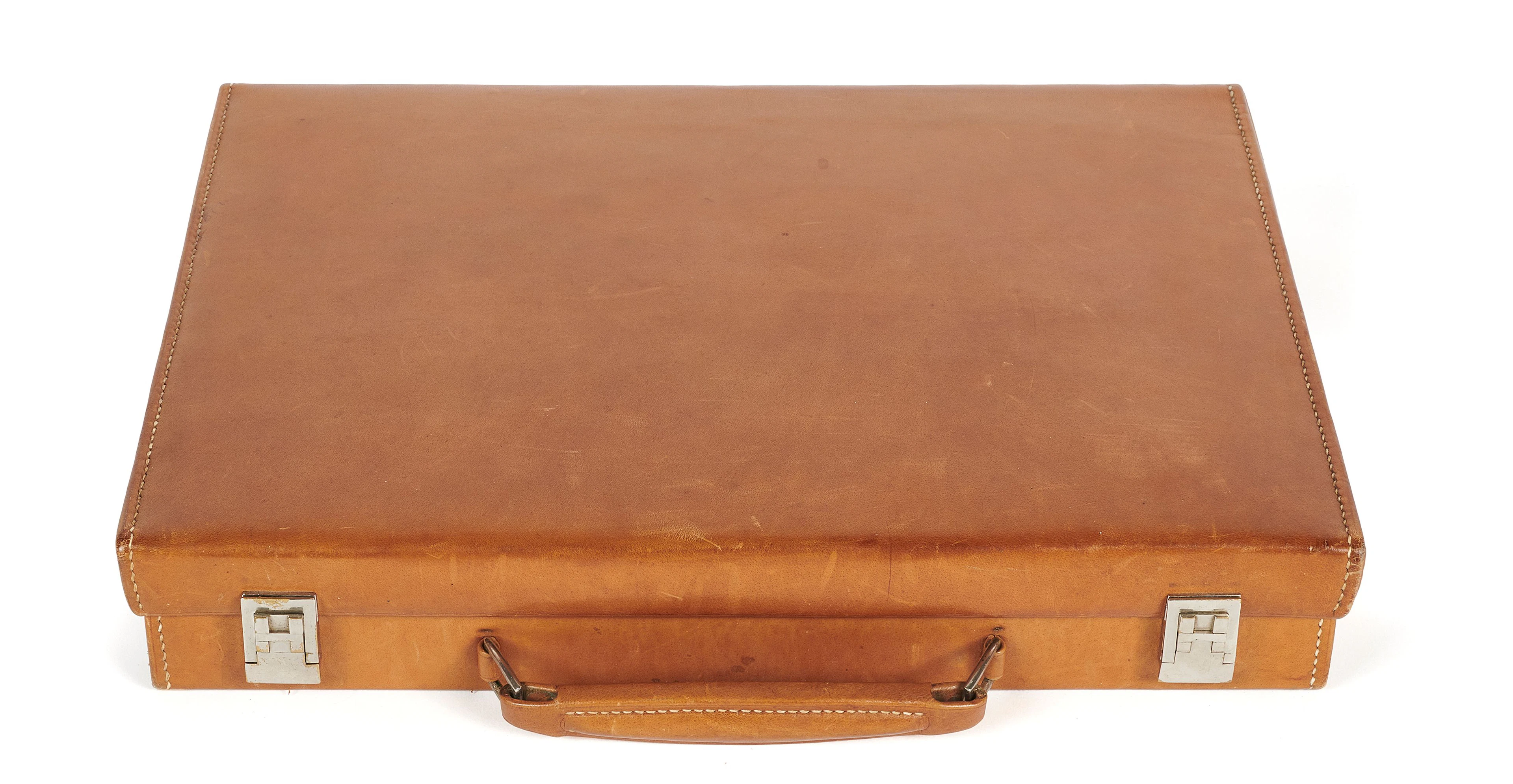 HERMÈS Nécessaire de voyage Cuir lisse gold Métal argenté...