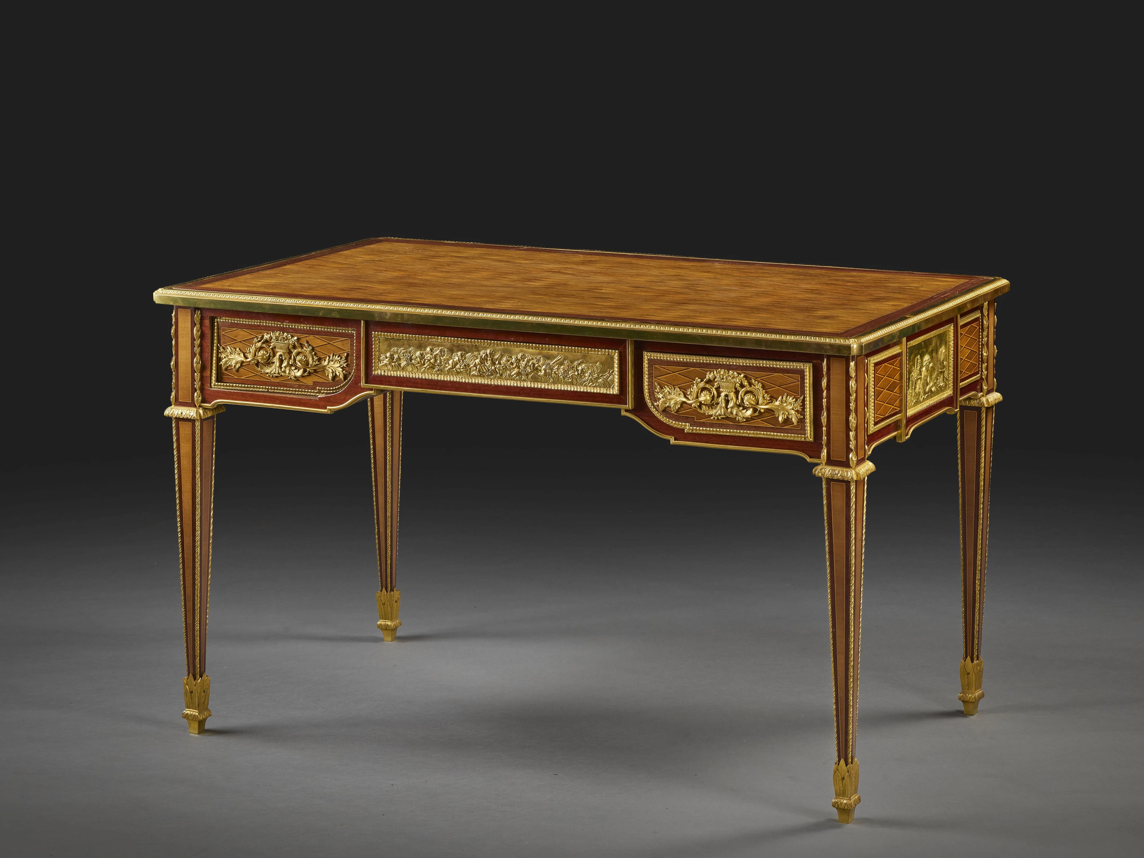 BUREAU PLAT DE STYLE LOUIS XVI