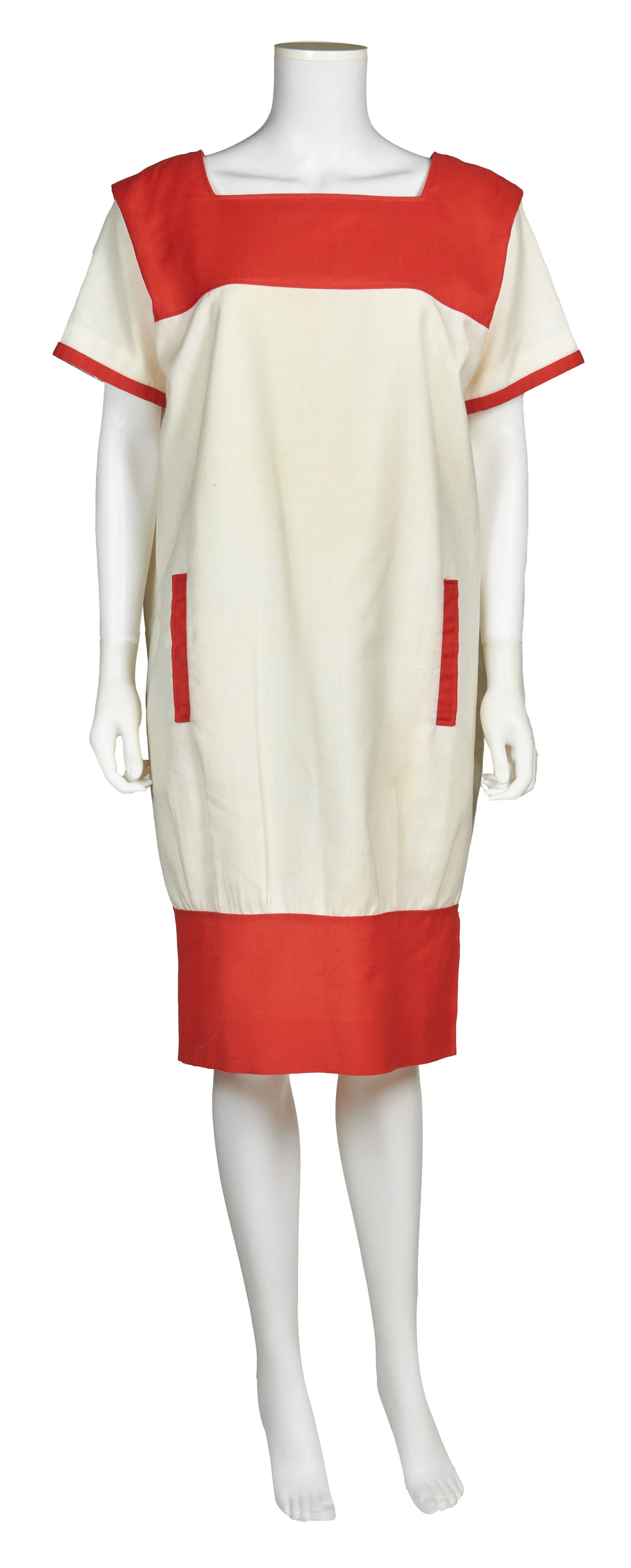 COURRÈGES Robe à col bateau blanche et rouge en matière...