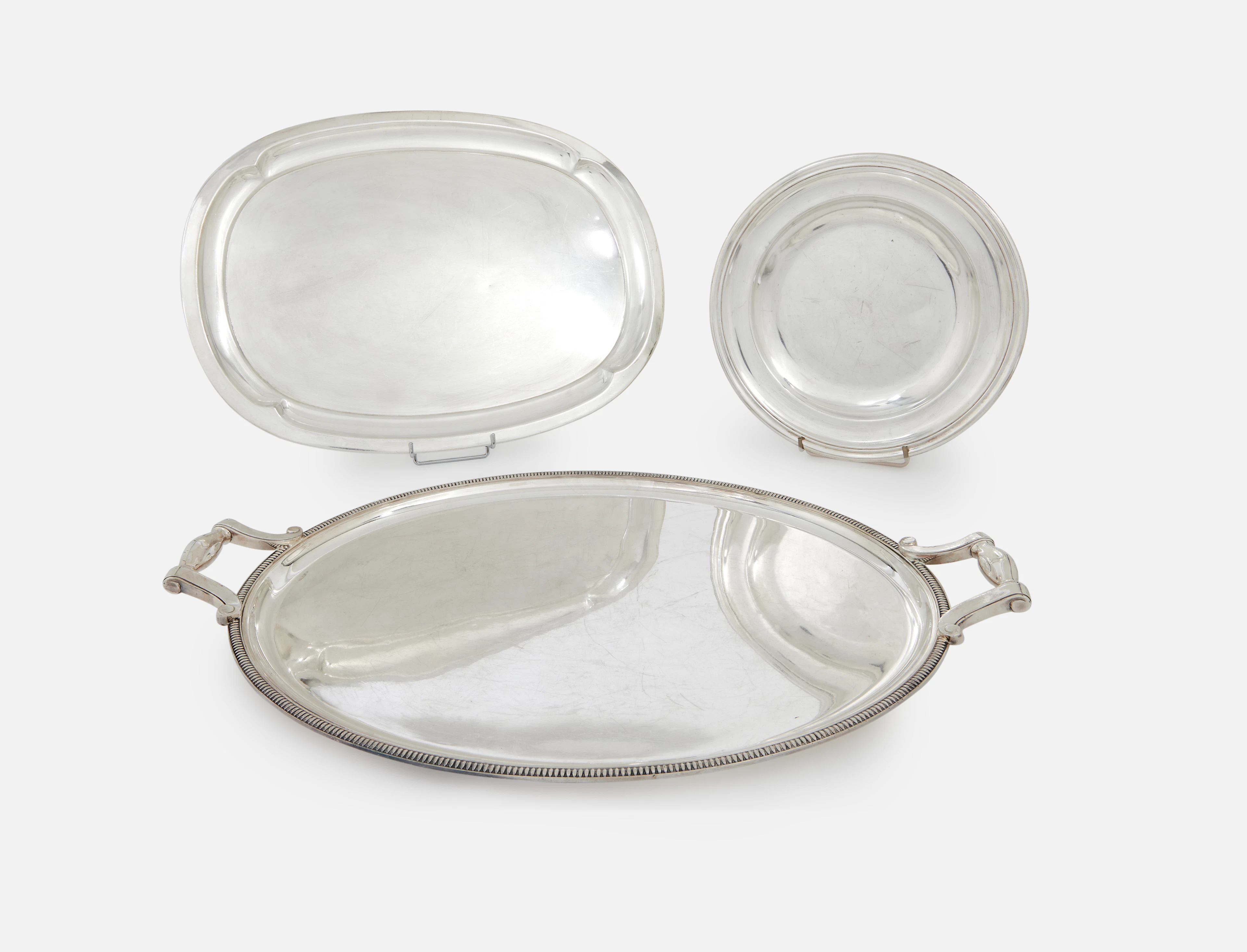 LOT DE PLATERIE EN MÉTAL ARGENTÉ