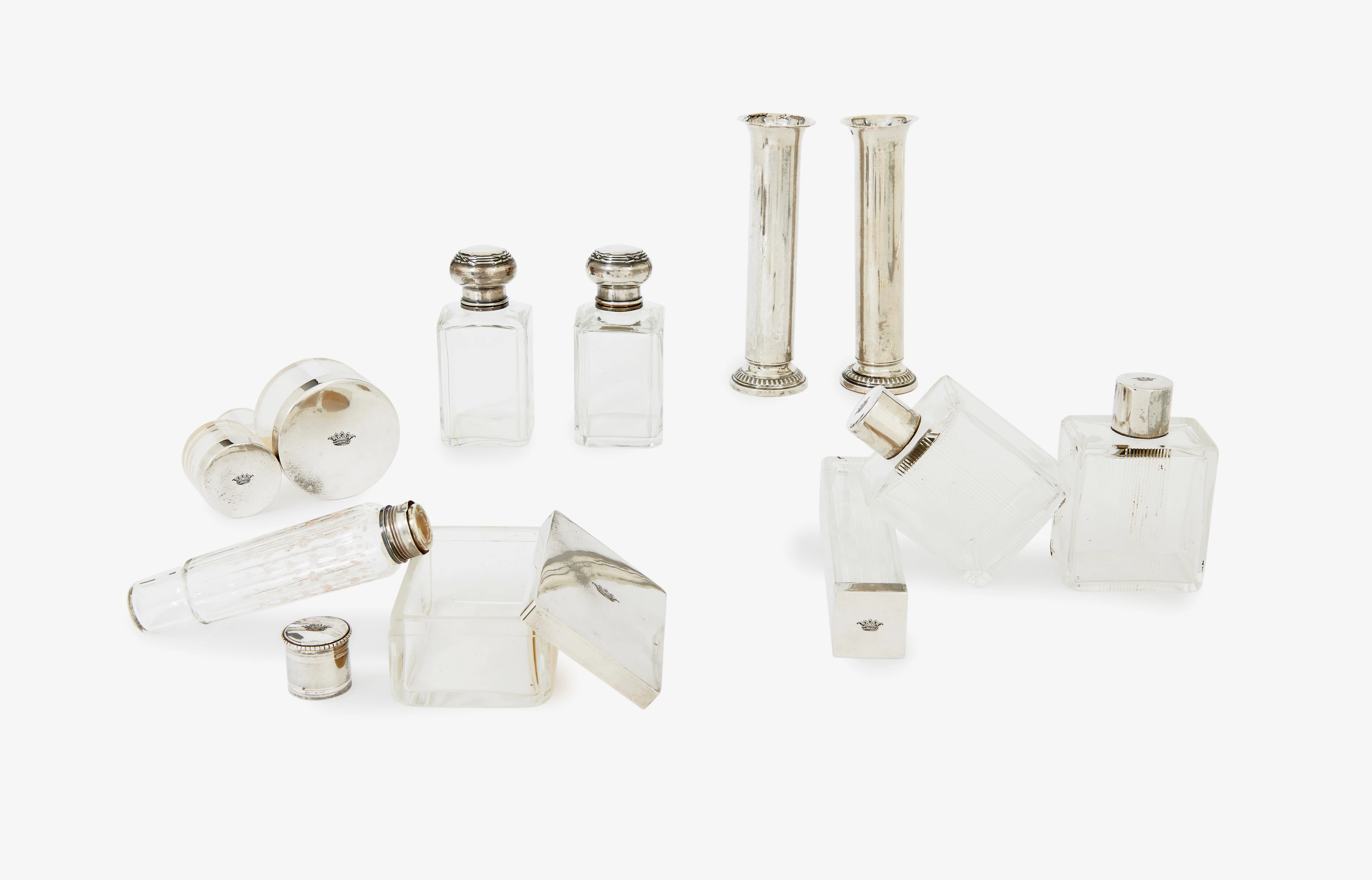 GARNITURE DE TOILETTE EN VERRE ET ARGENT (950)