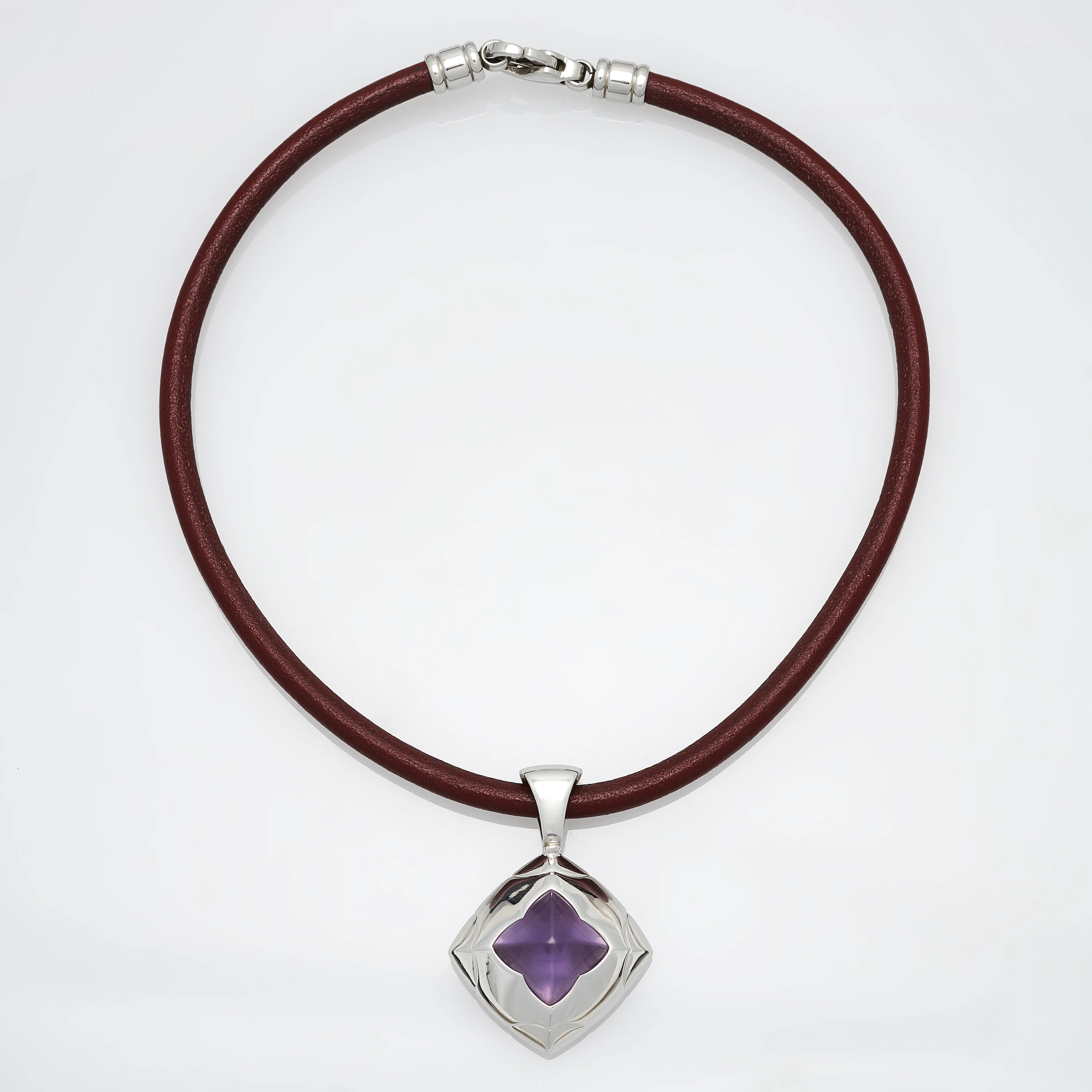 BULGARI Collier pendentif "Pyramide"
