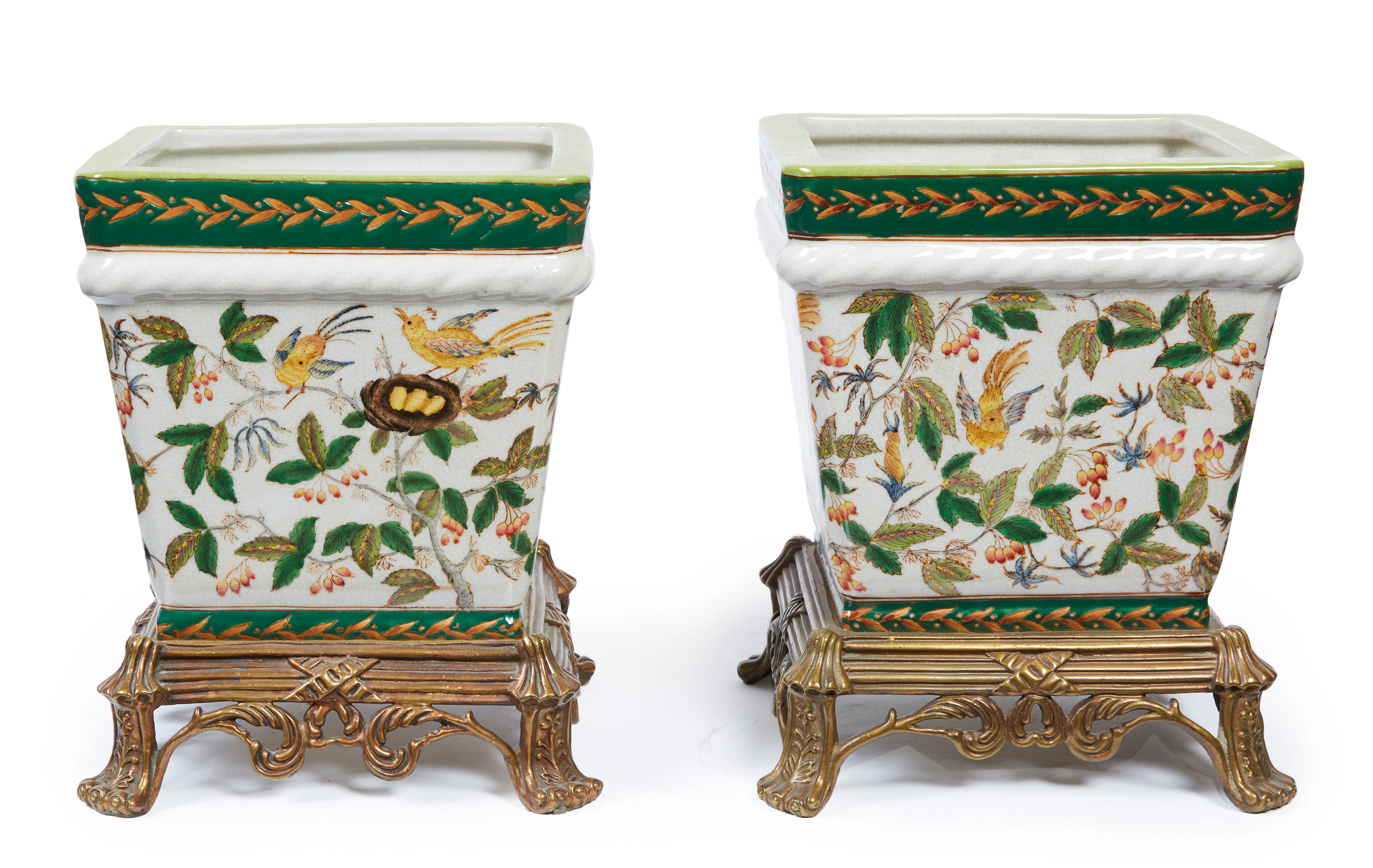 Paire de cache-pots de forme quadrangulaire