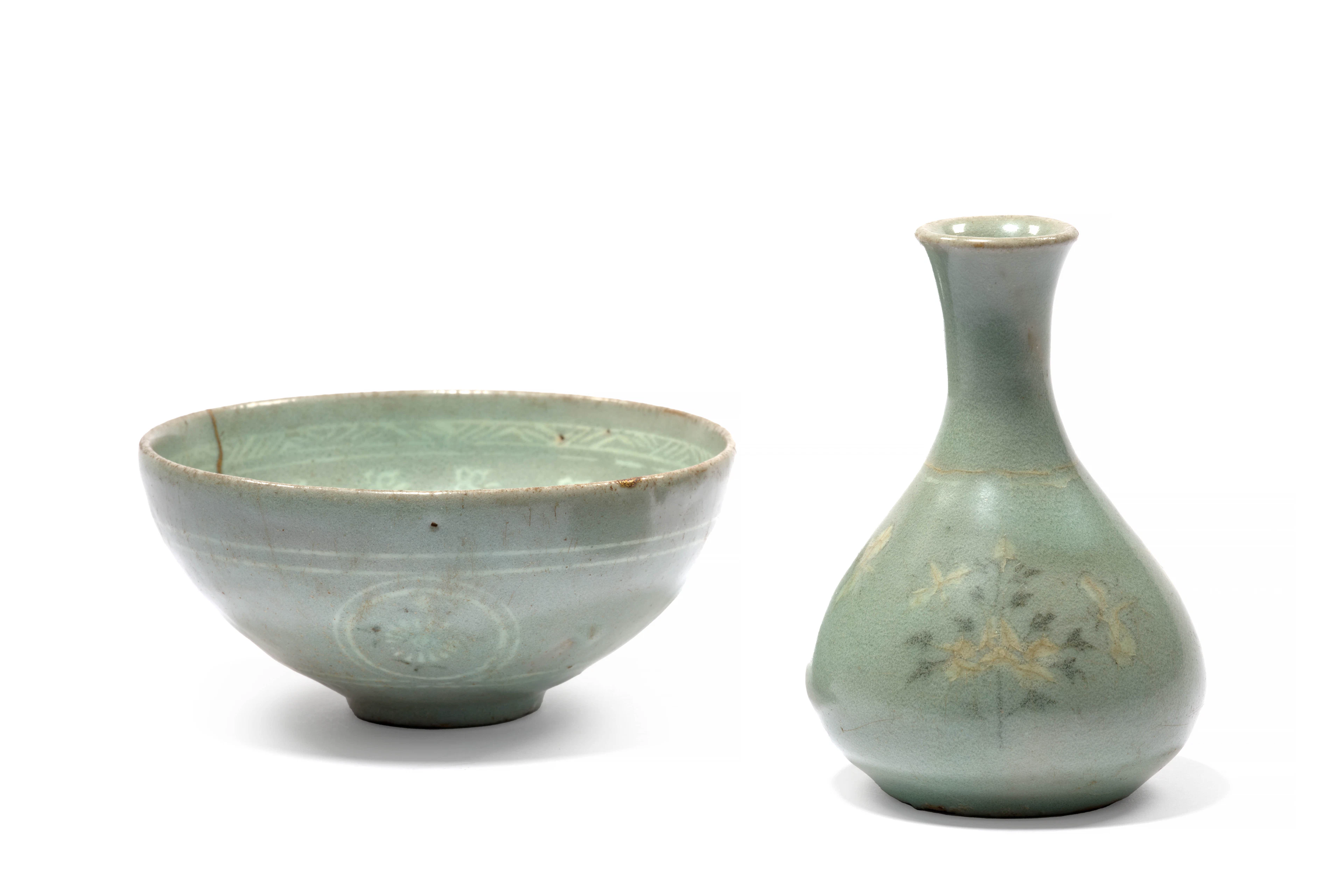 PETIT VASE ET PETIT BOL EN GRÈS ÉMAILLÉ CÉLADON ET DÉCOR DE BARBOTINE BLANCHE