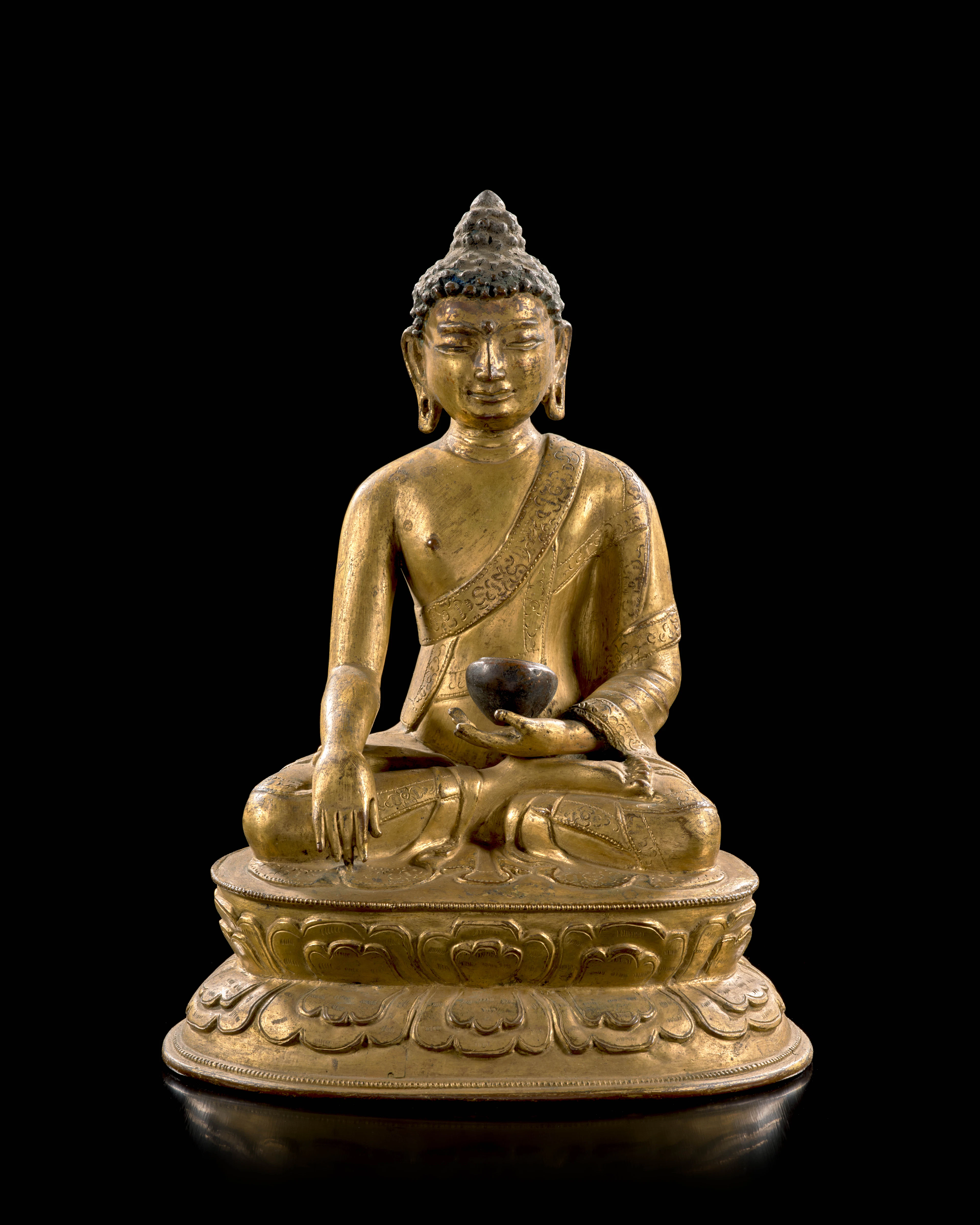 STATUETTE DE BHAISHAJYAGURU (BOUDDHA DE MEDECINE) EN BRONZE ET DORÉ